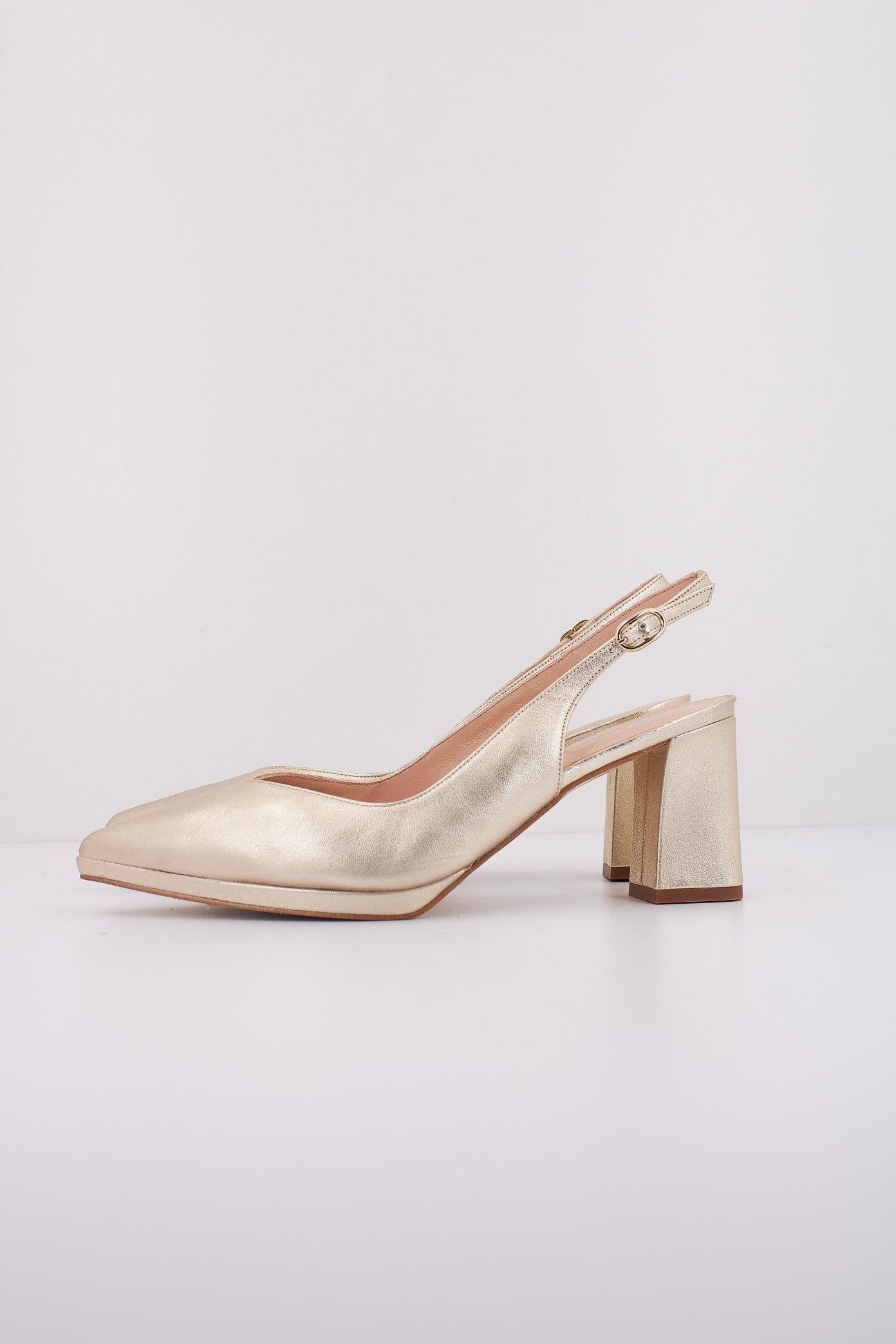 DIBIA D en color ORO (1)