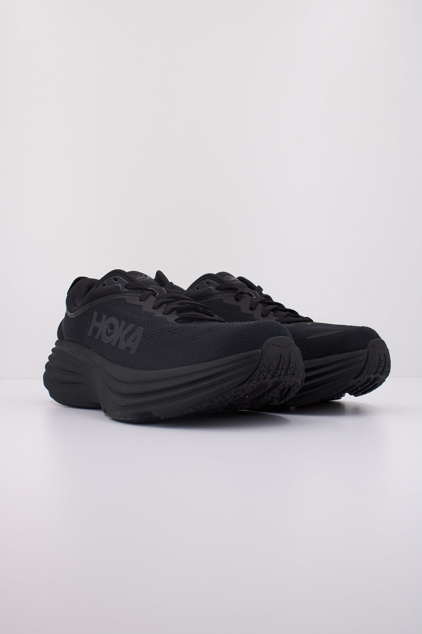 HOKA BONDI en color NEGRO (2)