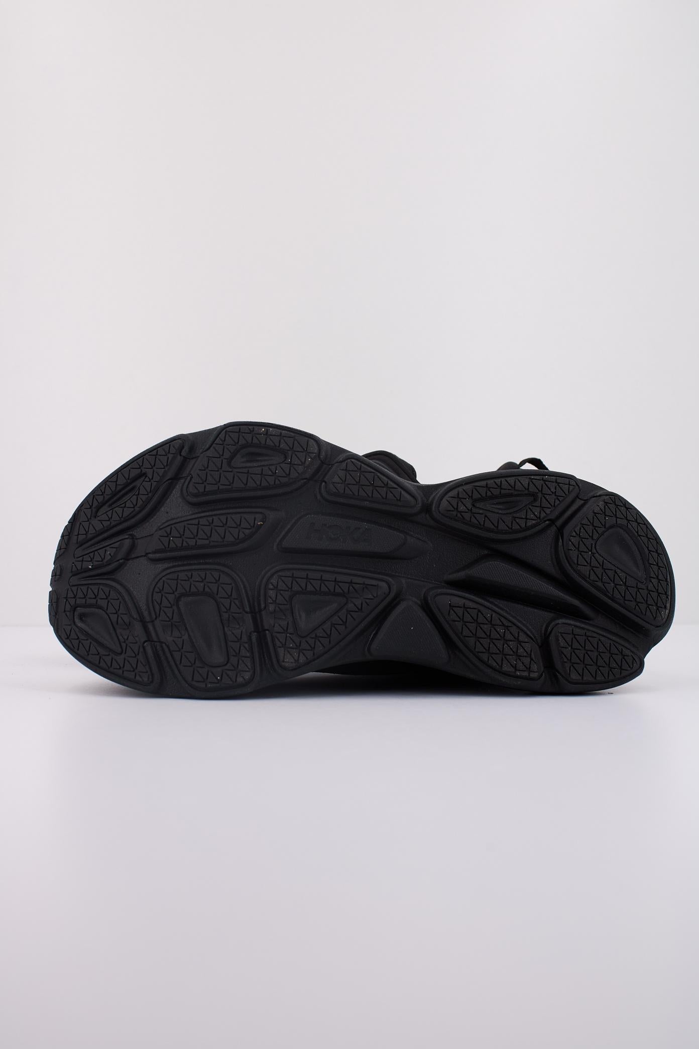 HOKA BONDI en color NEGRO (5)