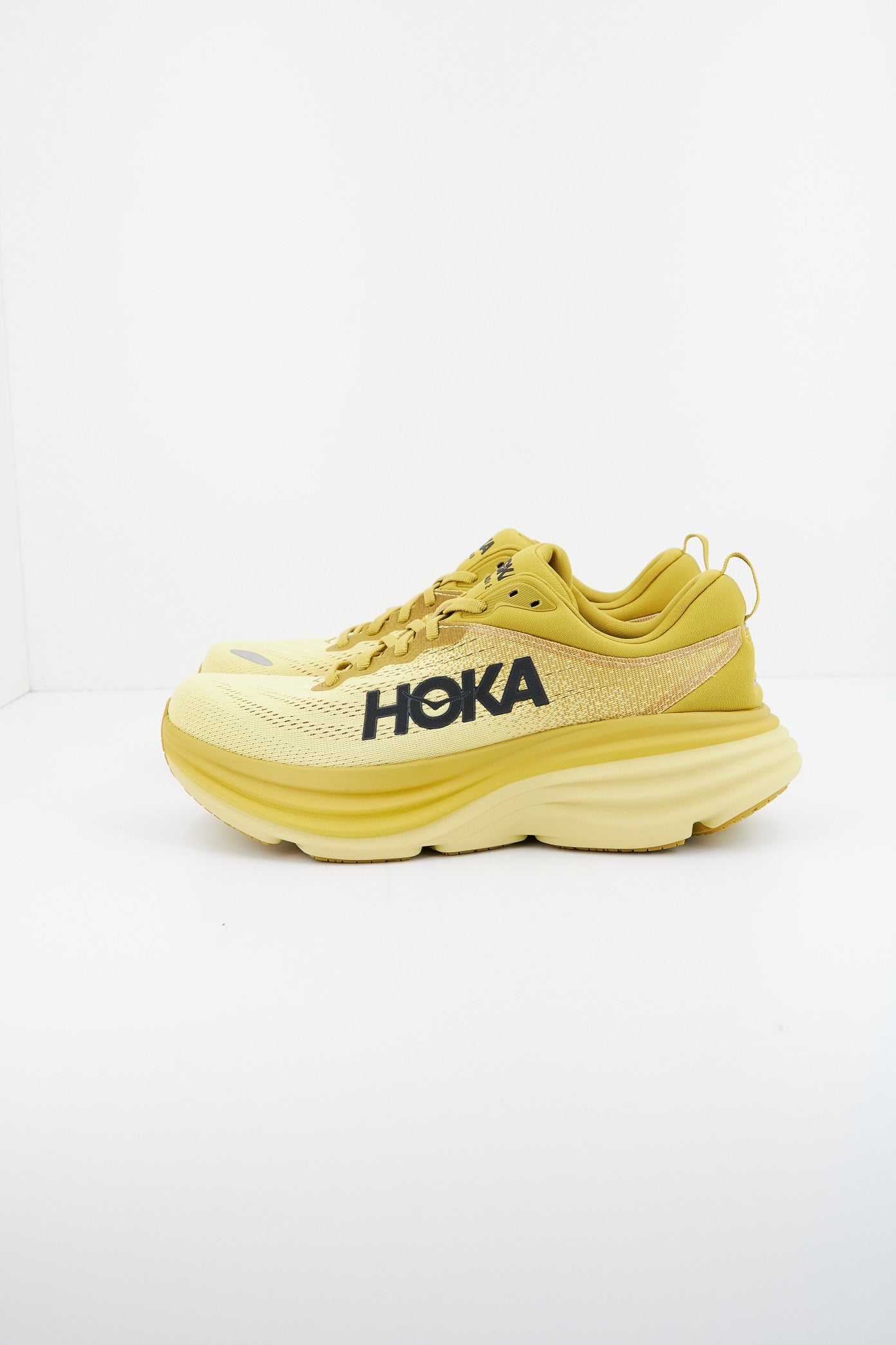 HOKA M BONDI en color AMARILLO (1)