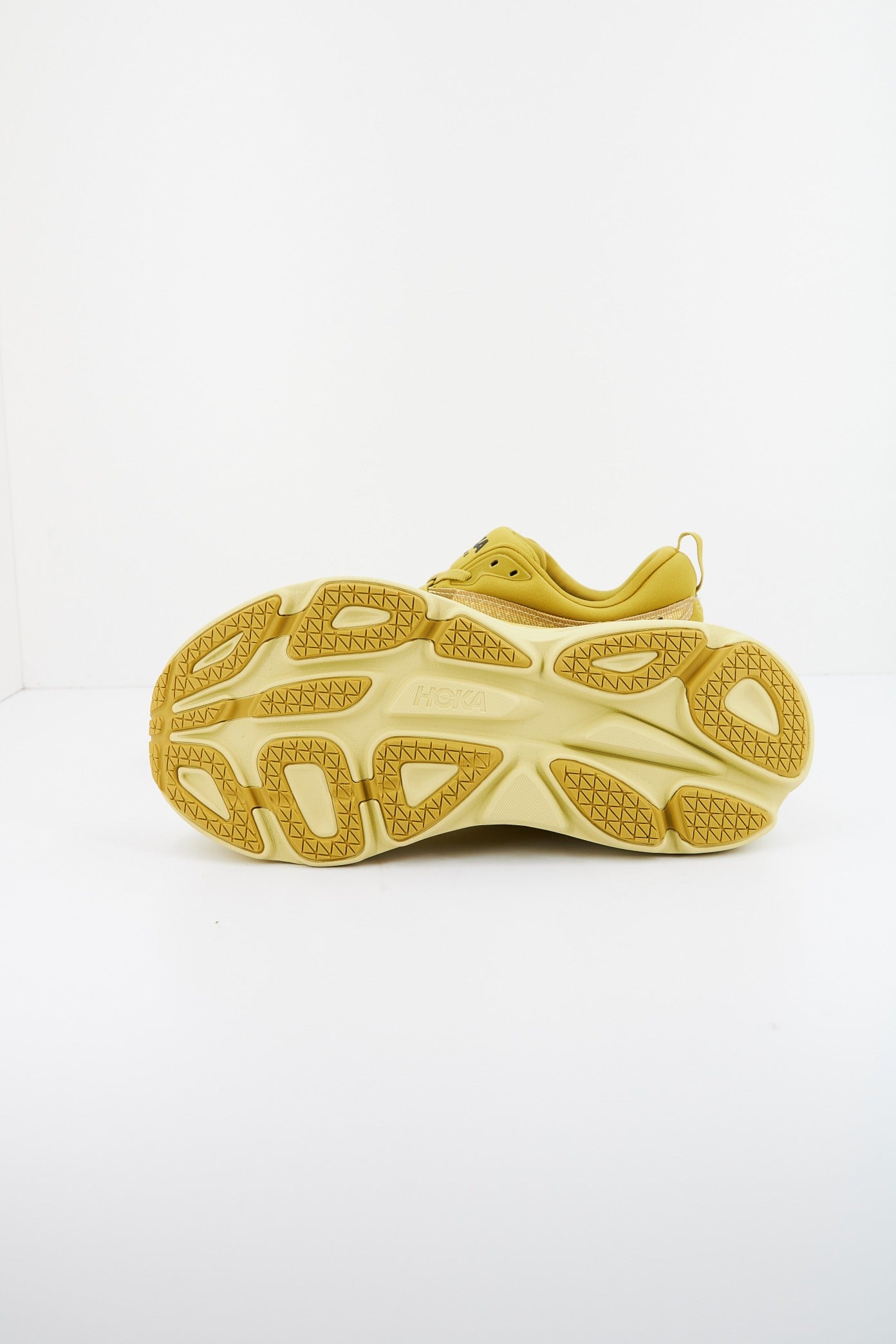 HOKA M BONDI en color AMARILLO (4)