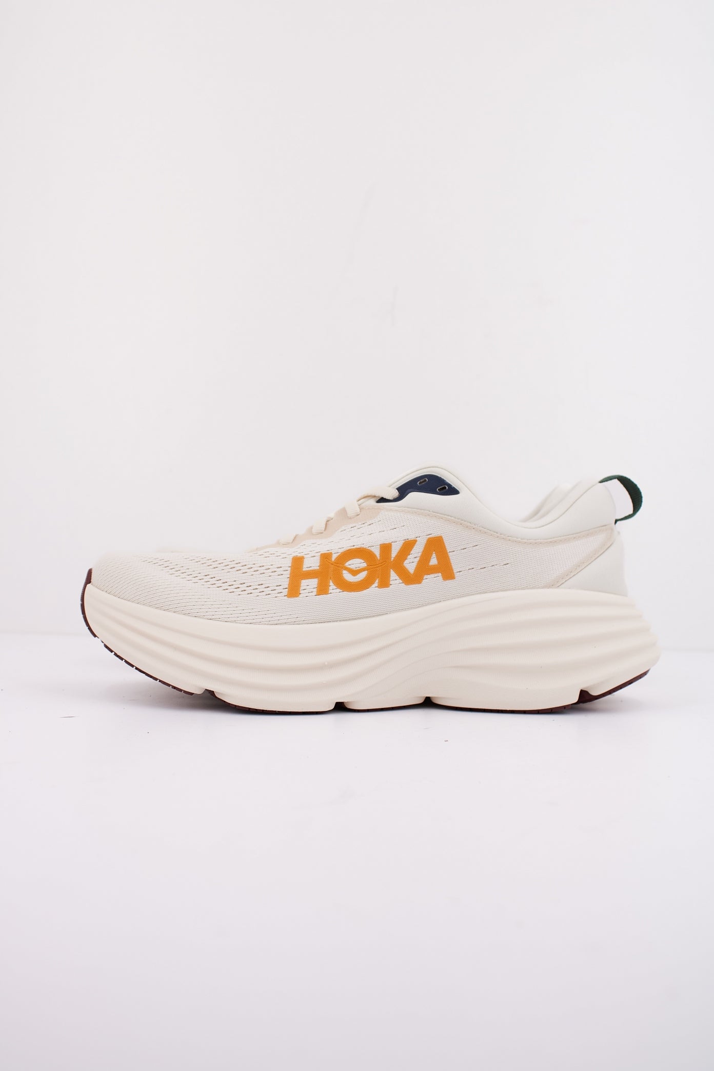 HOKA BONDI en color BLANCO (1)