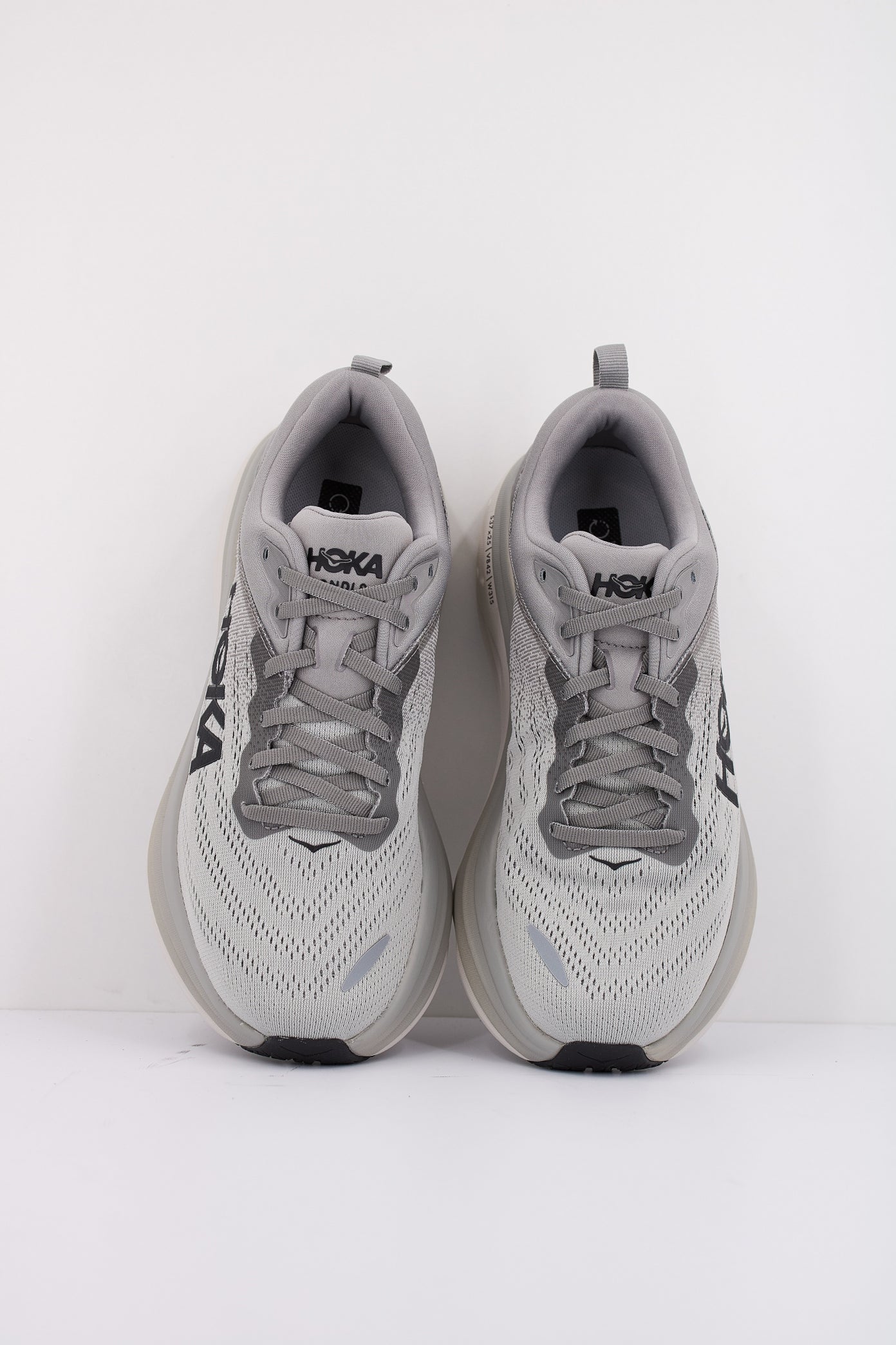 HOKA BONDI en color GRIS (3)
