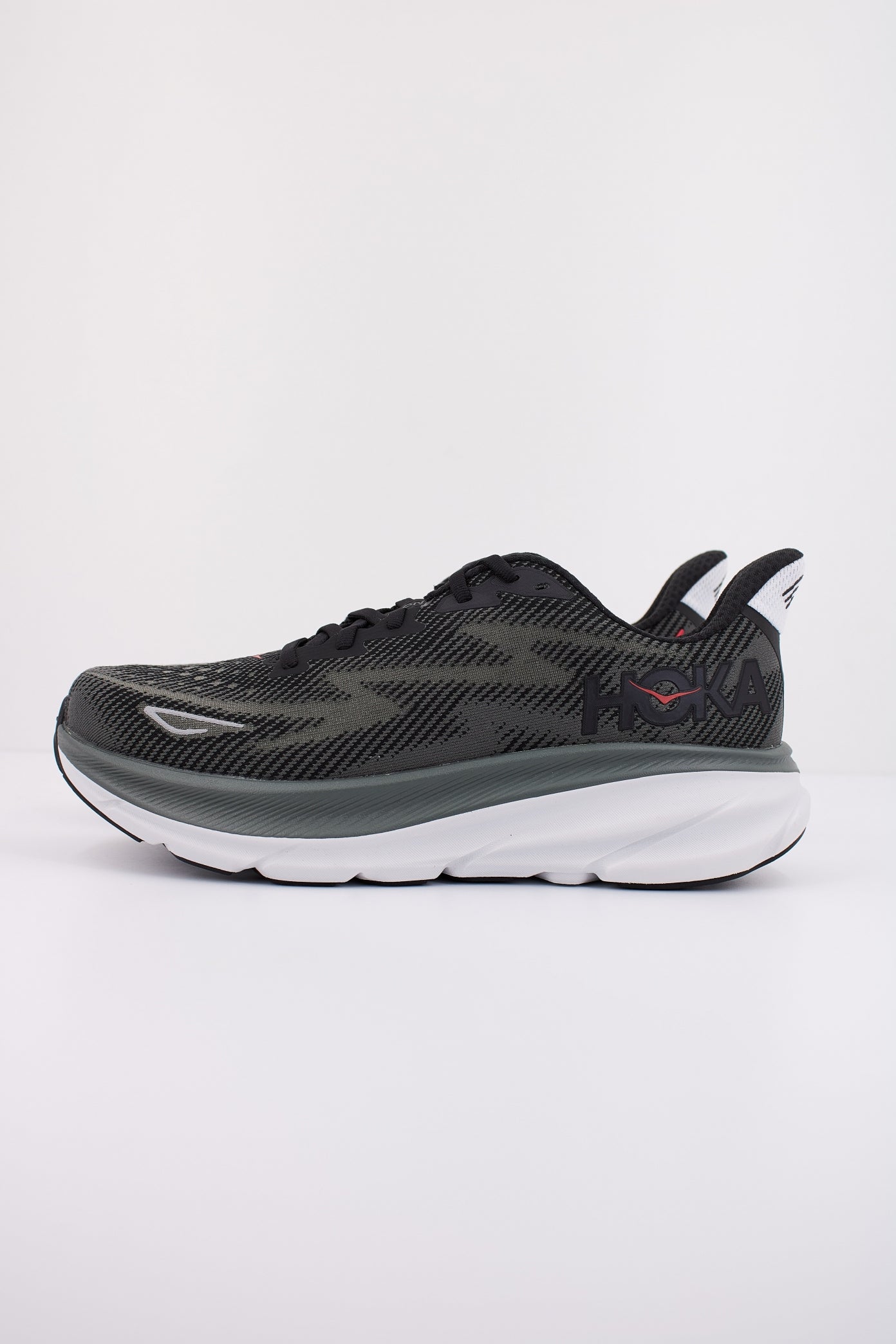 HOKA CLIFTON en color NEGRO (1)