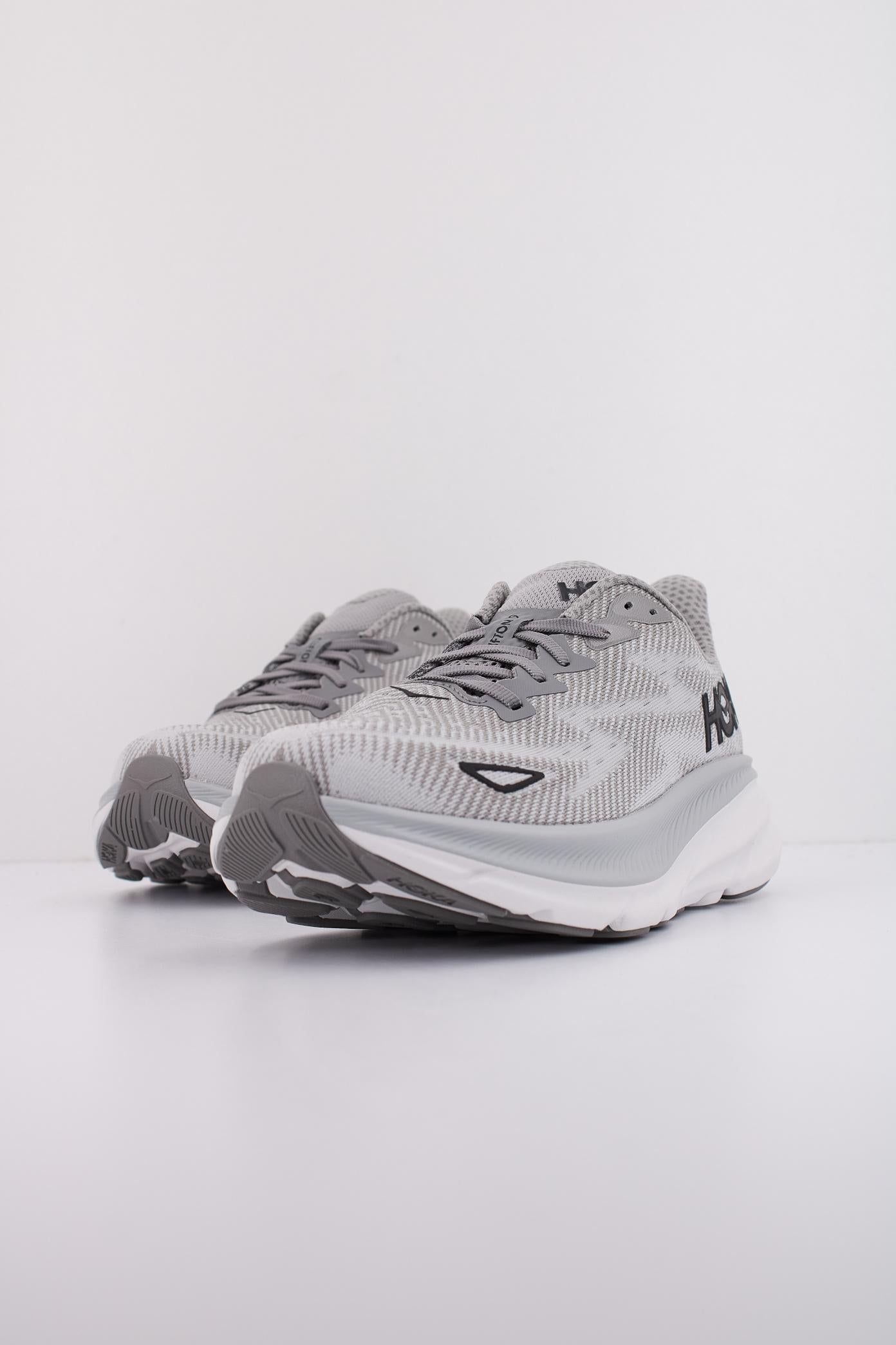 HOKA CLIFTON en color GRIS (2)