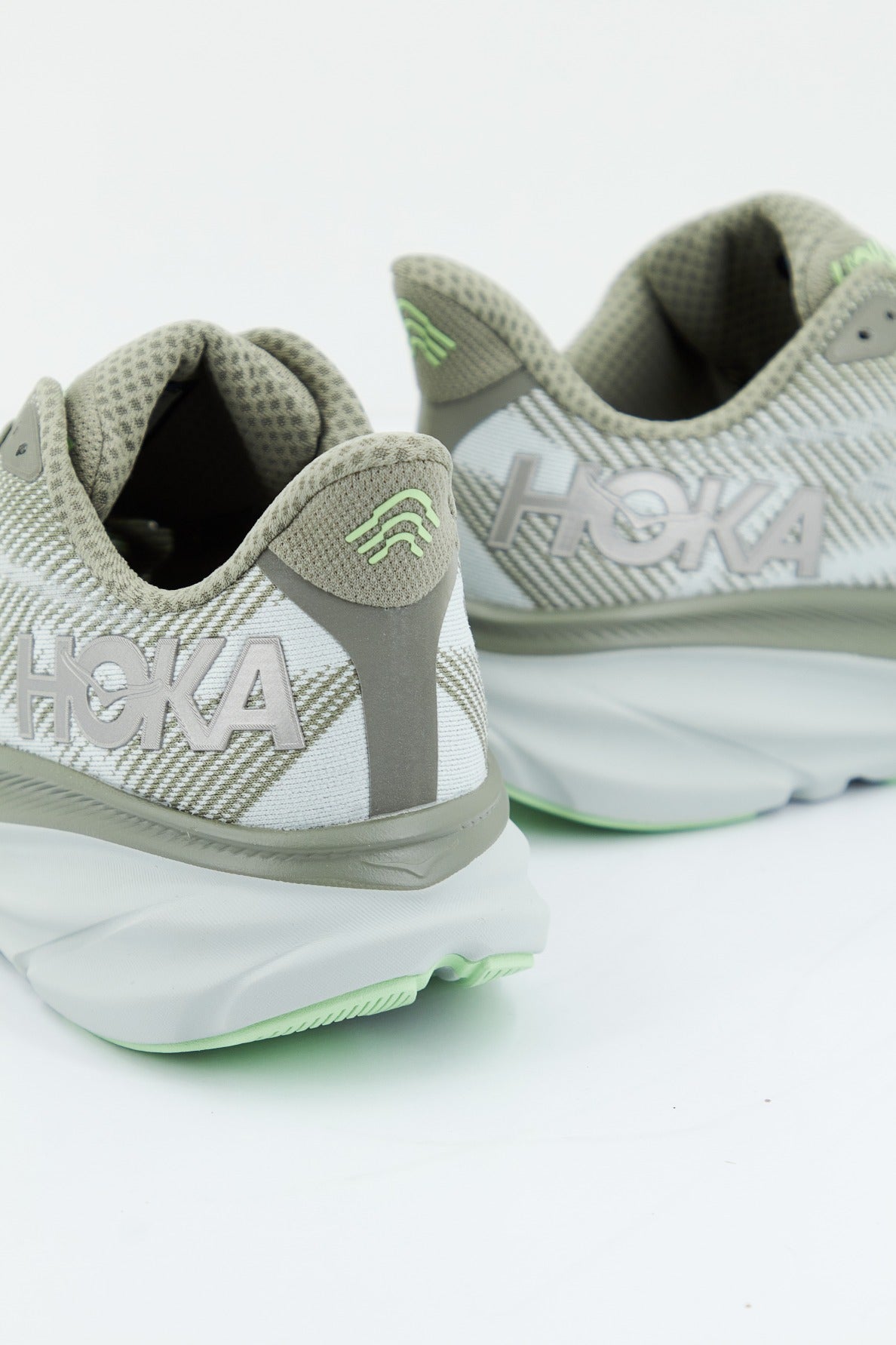 HOKA M CLIFTON en color VERDE (3)
