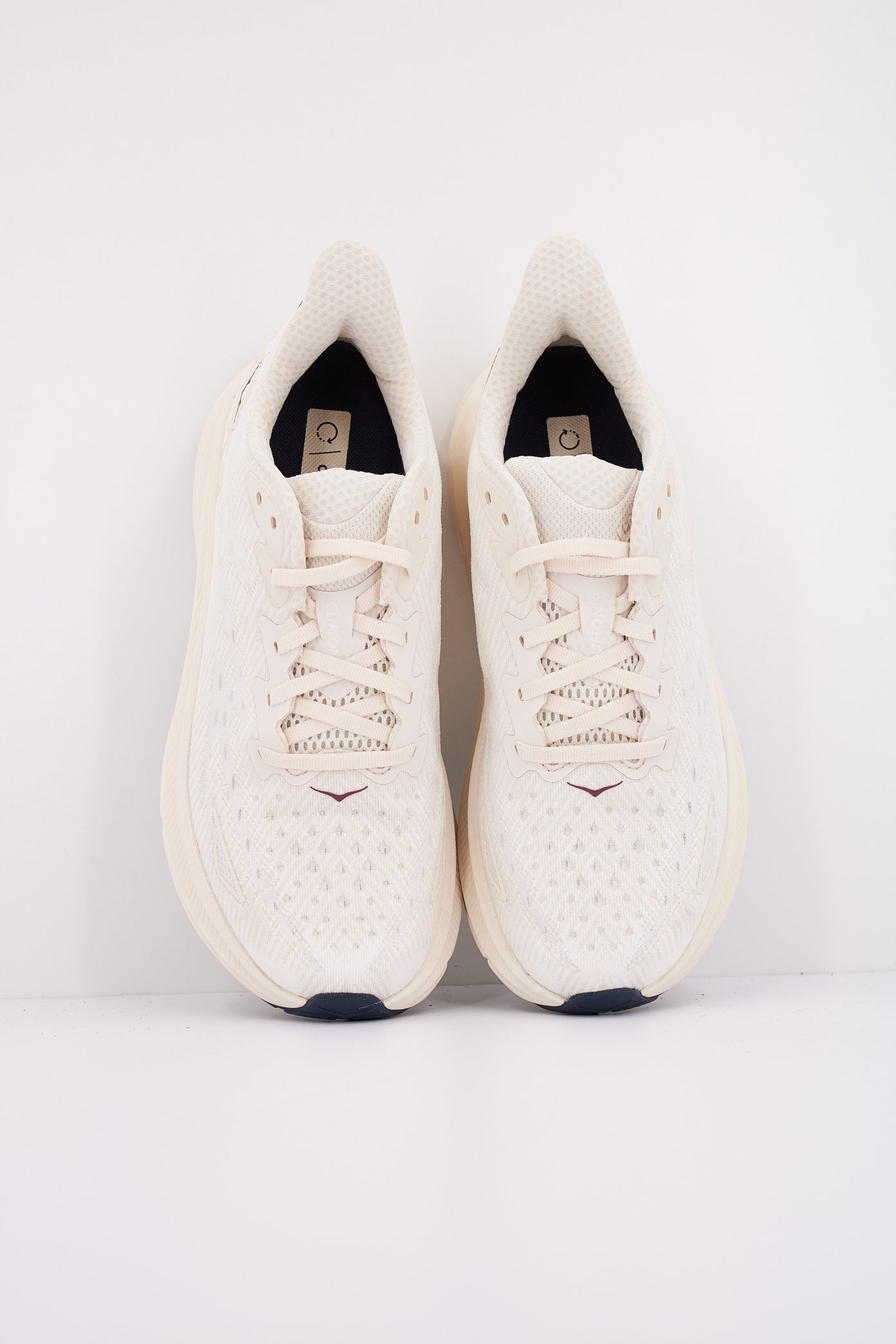HOKA CLIFTON en color BLANCO (3)