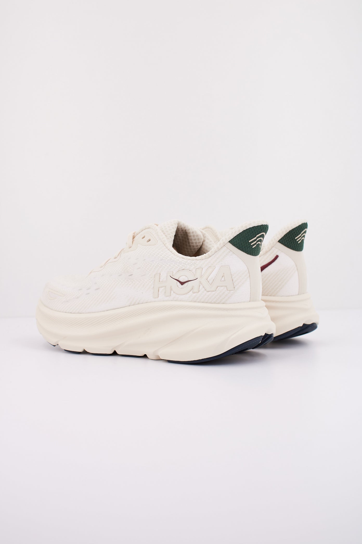 HOKA CLIFTON en color BLANCO (4)