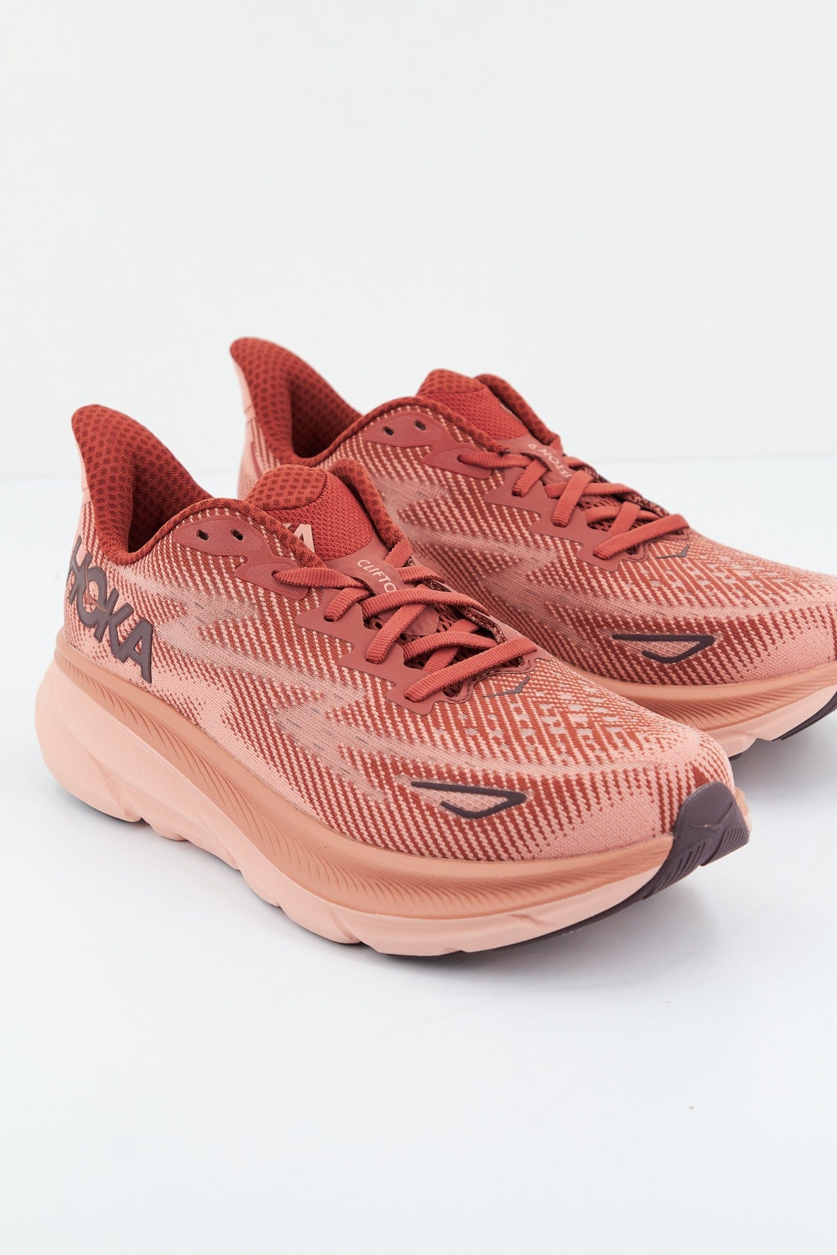 HOKA M CLIFTON en color ROSA (2)