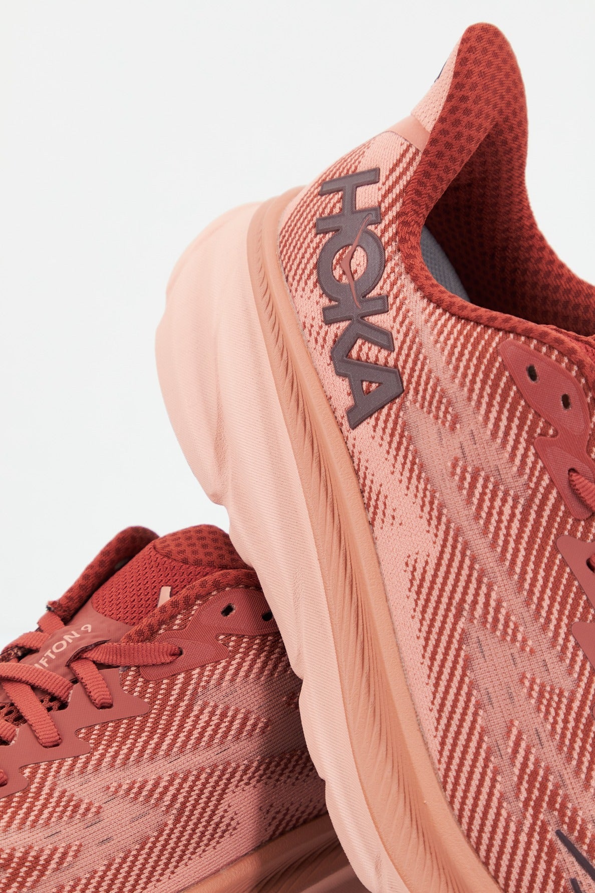 HOKA M CLIFTON en color ROSA (4)