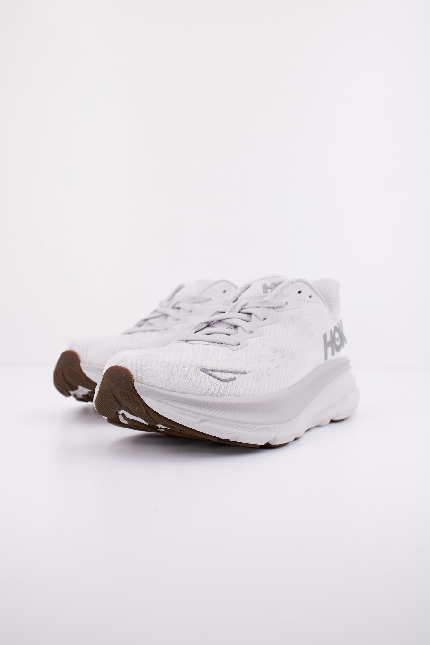 HOKA CLIFTON en color GRIS (2)