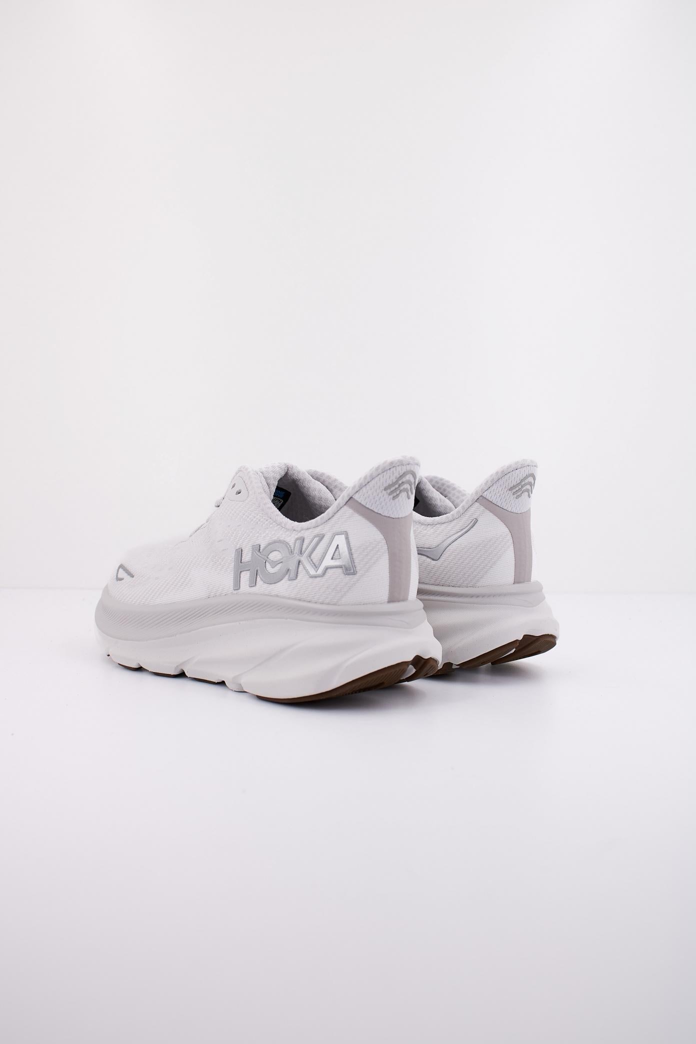 HOKA CLIFTON en color GRIS (4)
