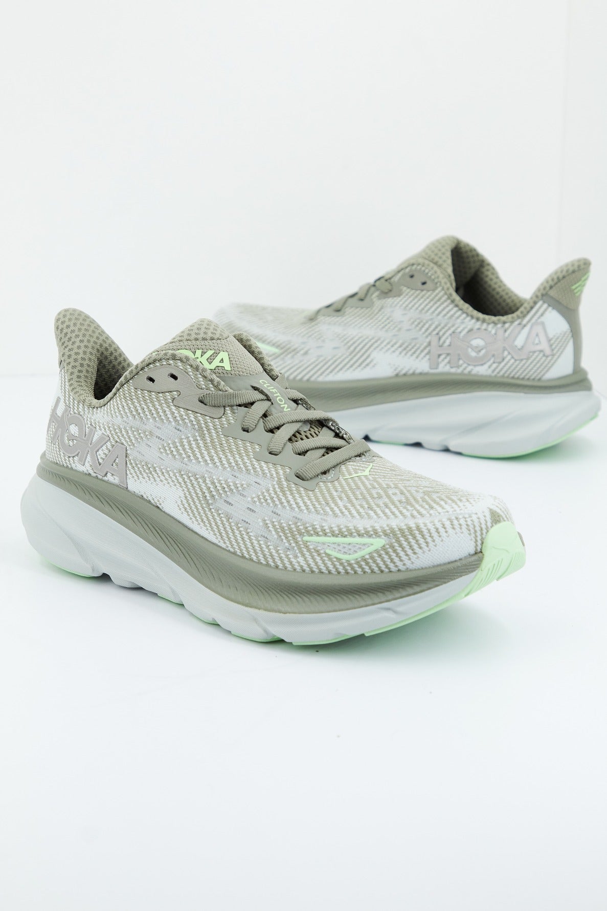 HOKA W CLIFTON en color VERDE (1)