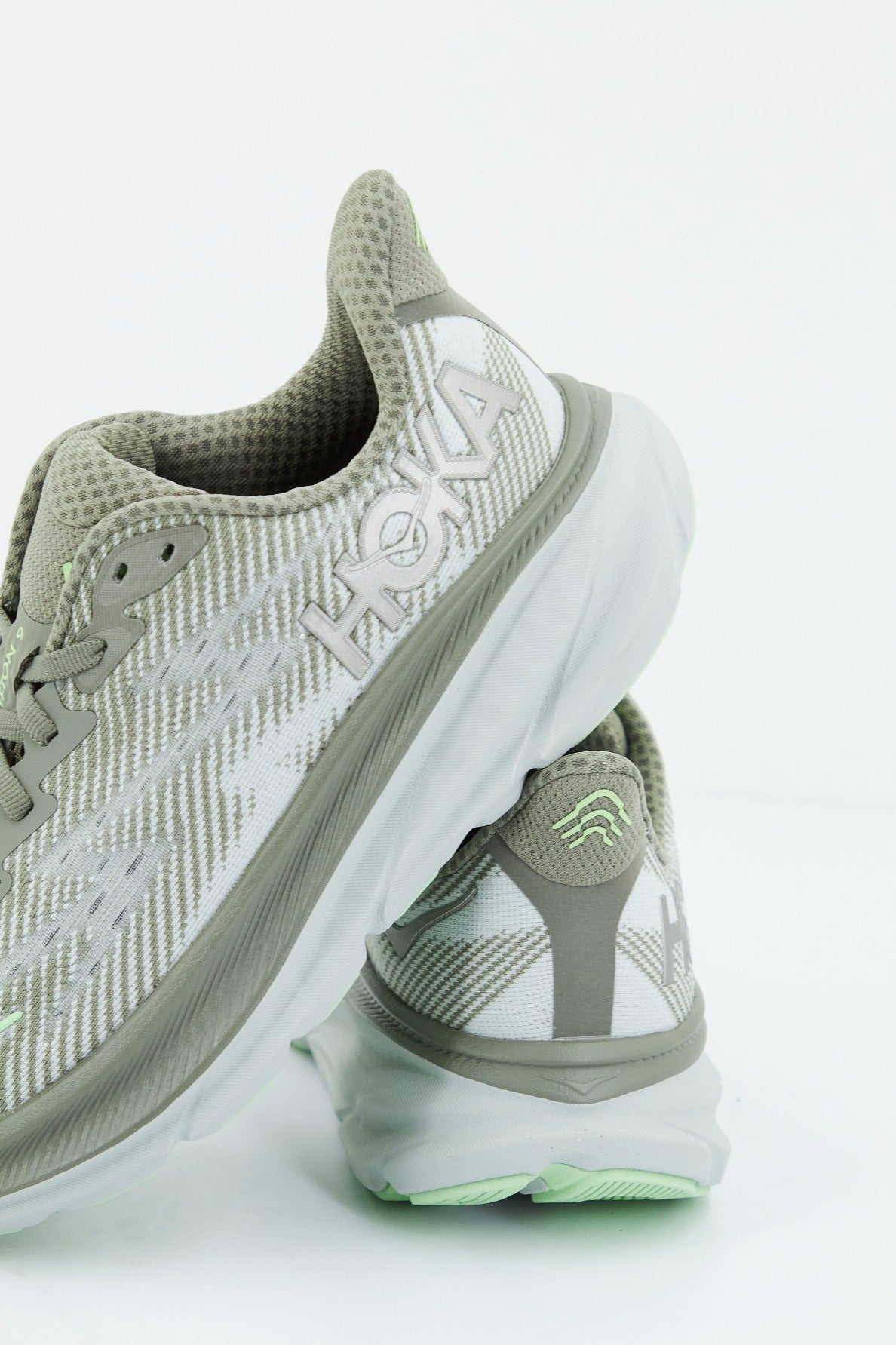 HOKA W CLIFTON en color VERDE (3)