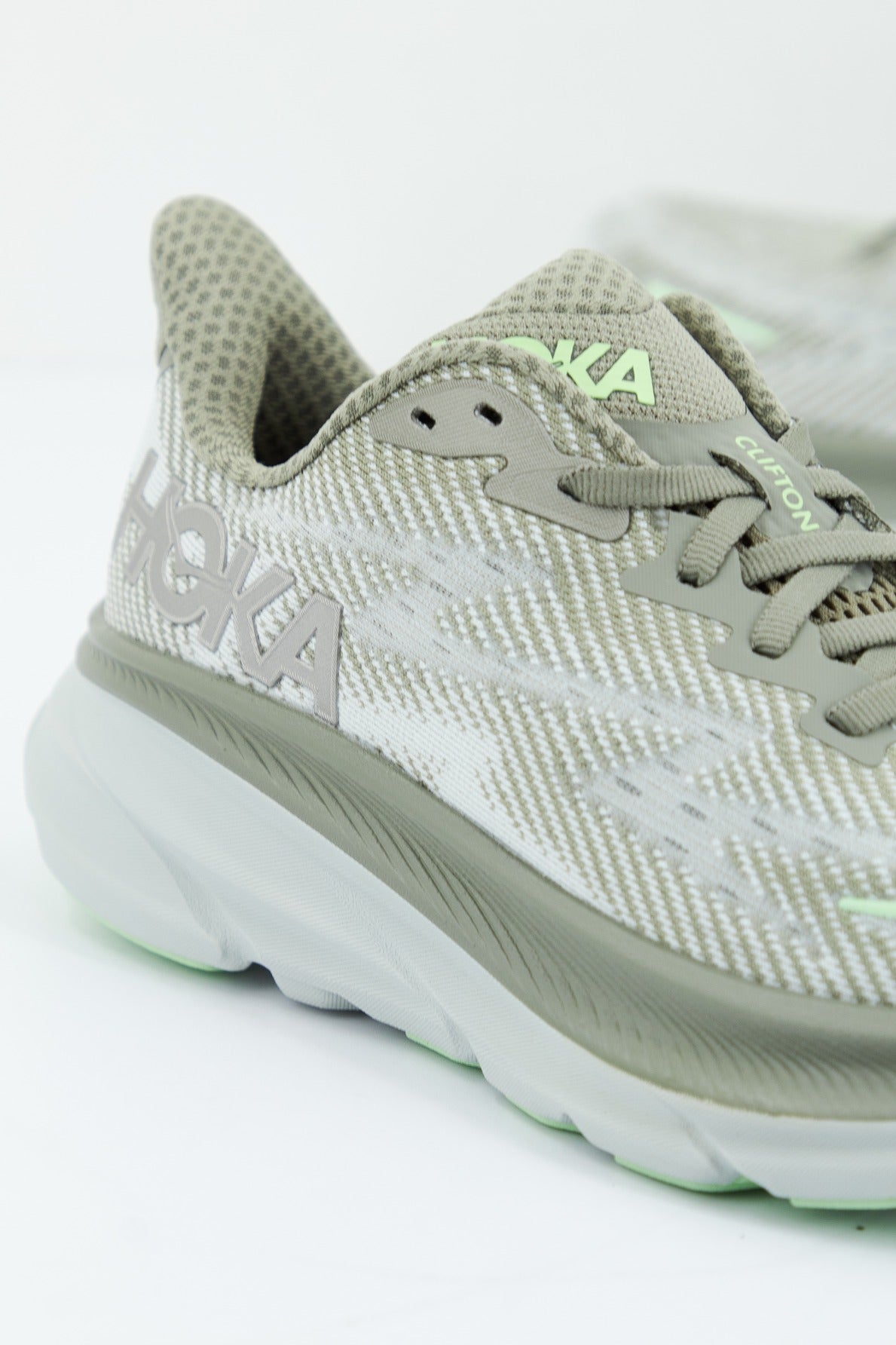 HOKA W CLIFTON en color VERDE (4)