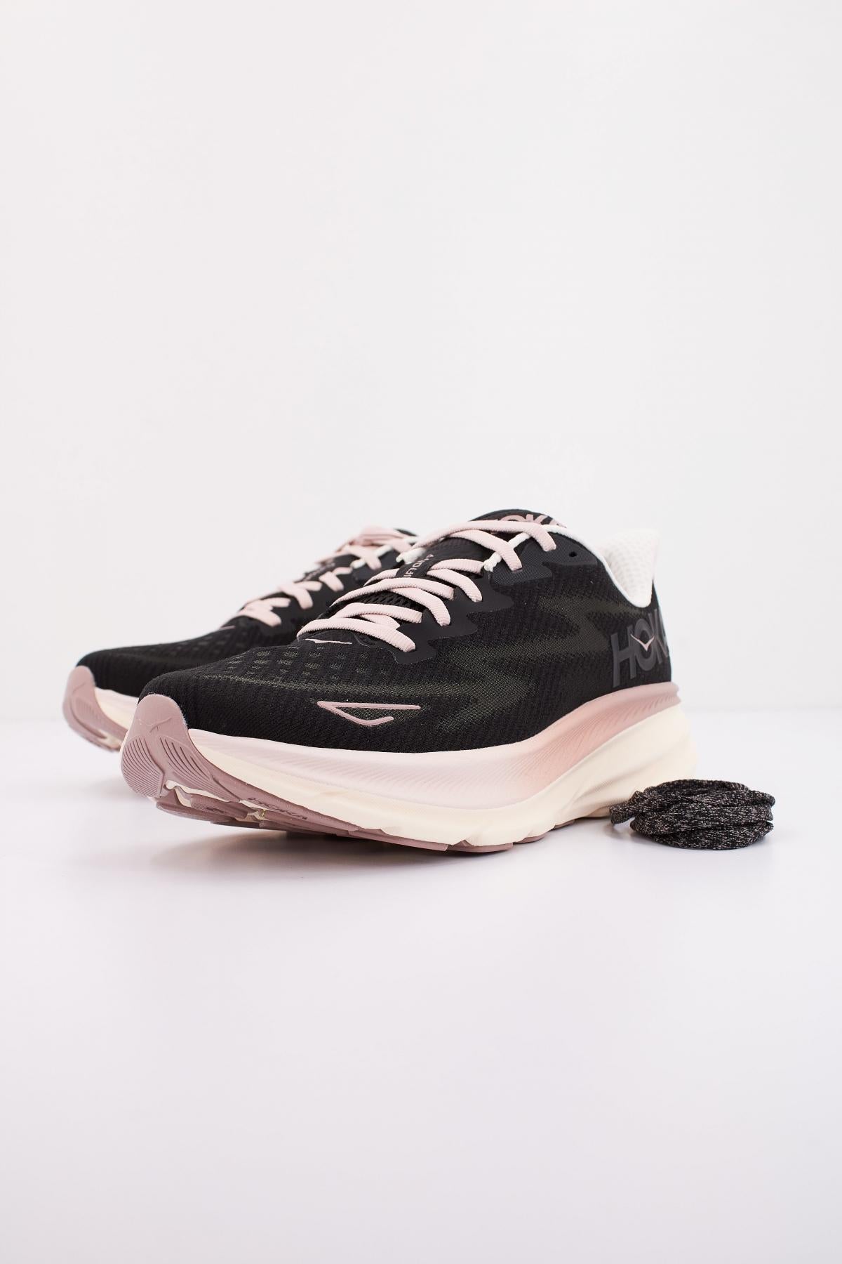 HOKA CLIFTON en color NEGRO (2)
