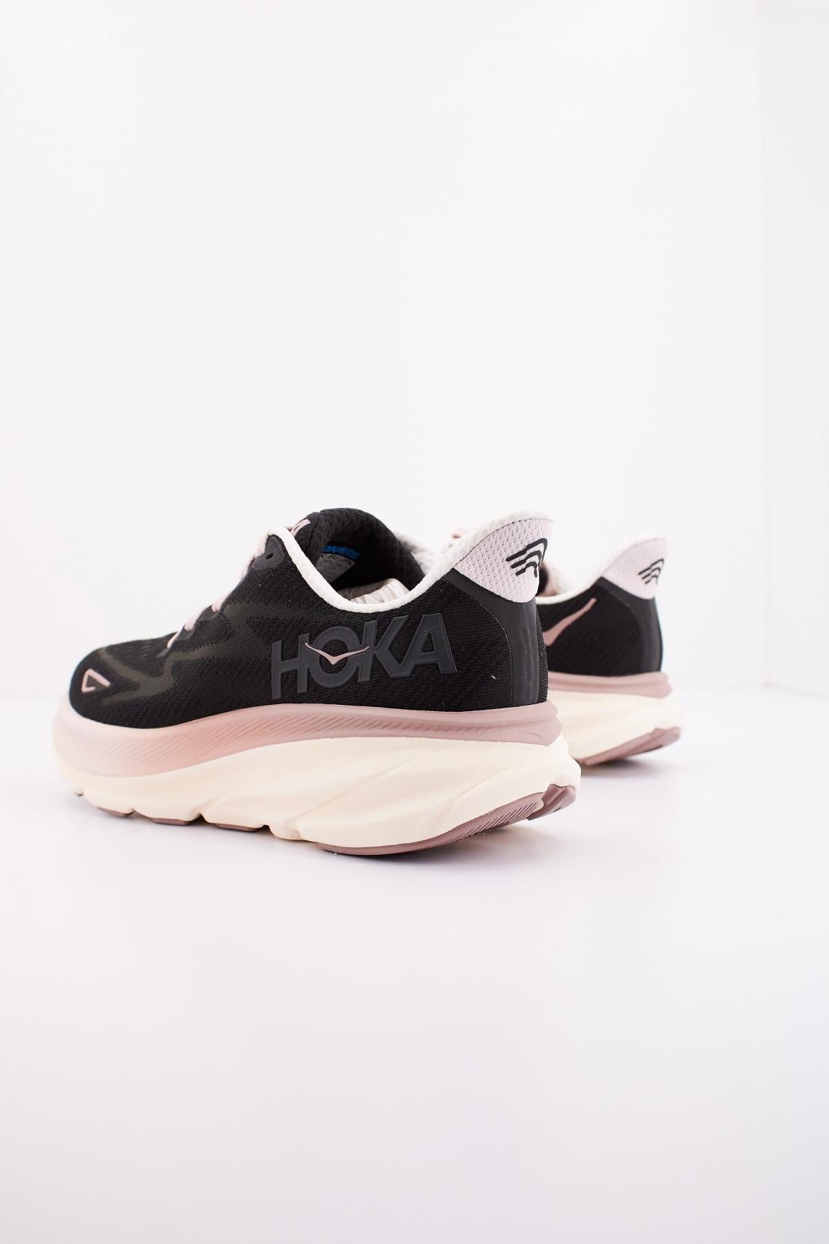 HOKA CLIFTON en color NEGRO (4)