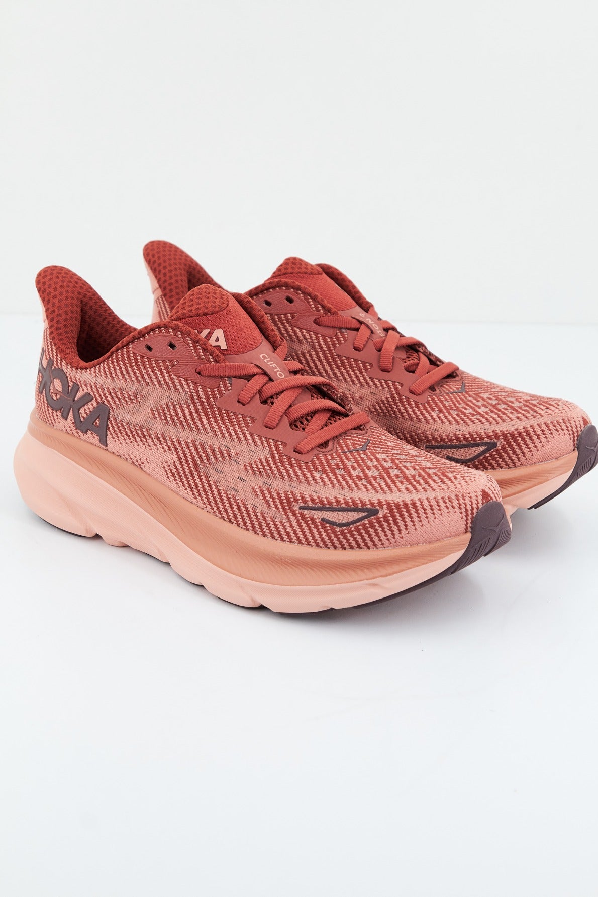 HOKA W CLIFTON en color ROSA (1)