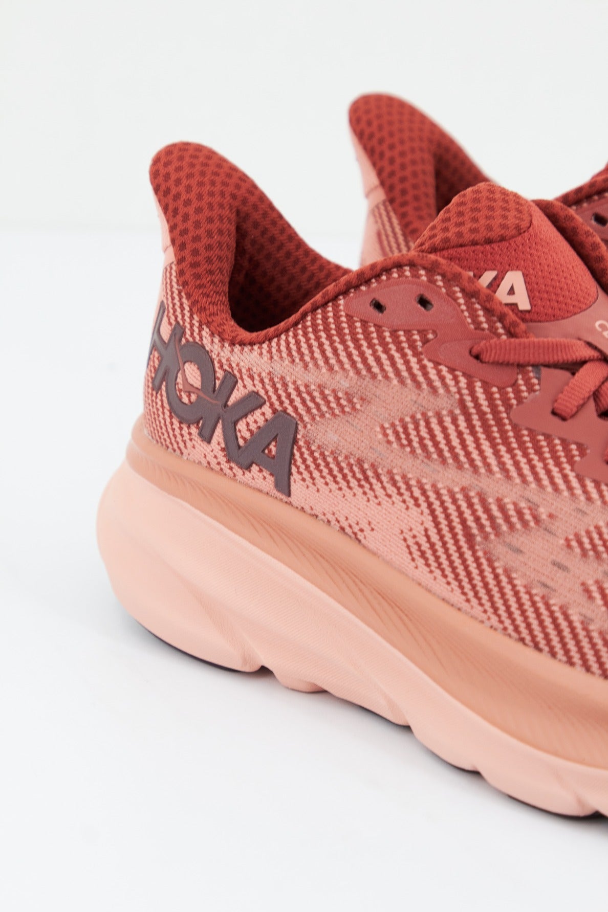 HOKA W CLIFTON en color ROSA (4)