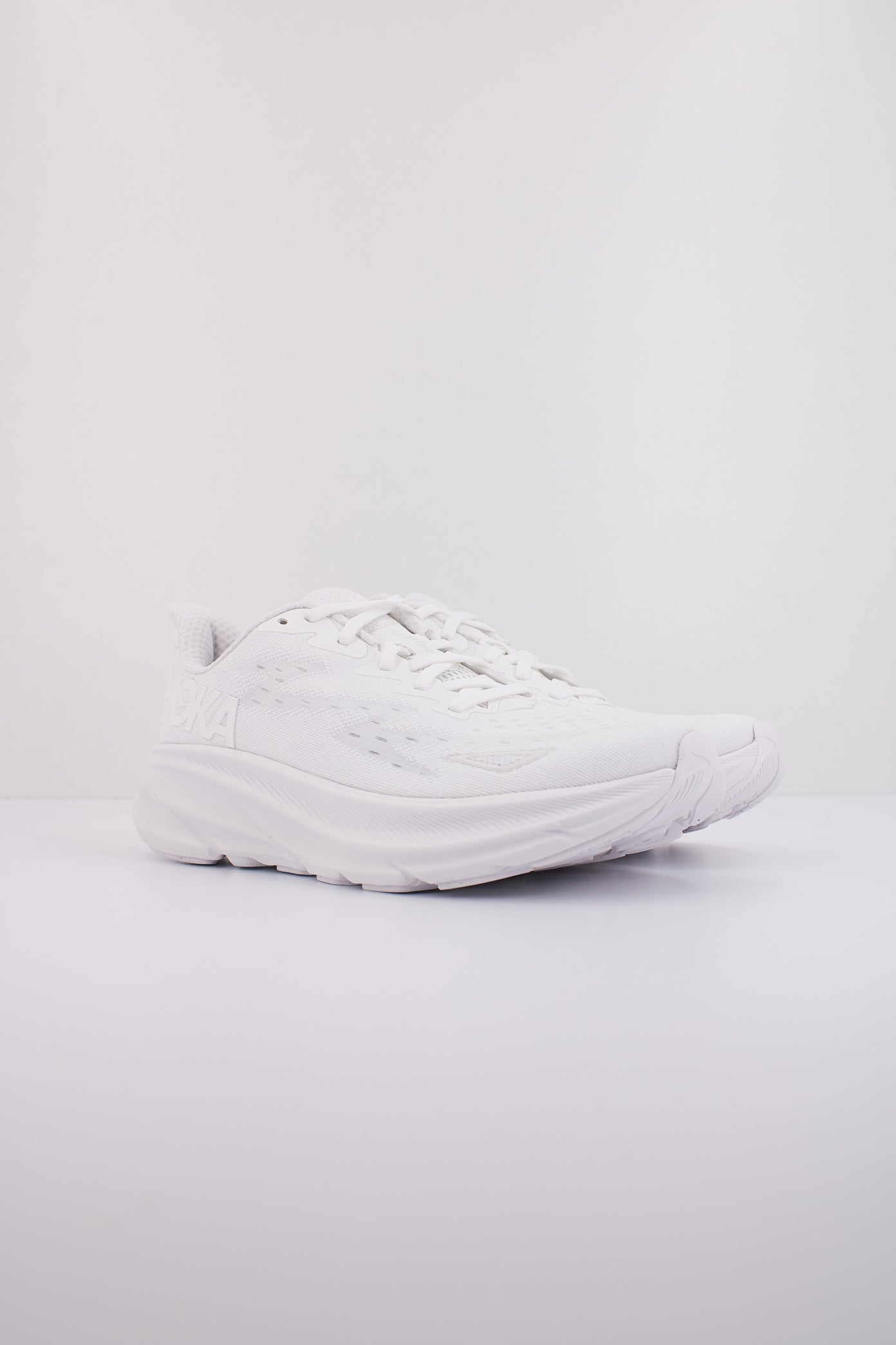 HOKA CLIFTON en color BLANCO (2)
