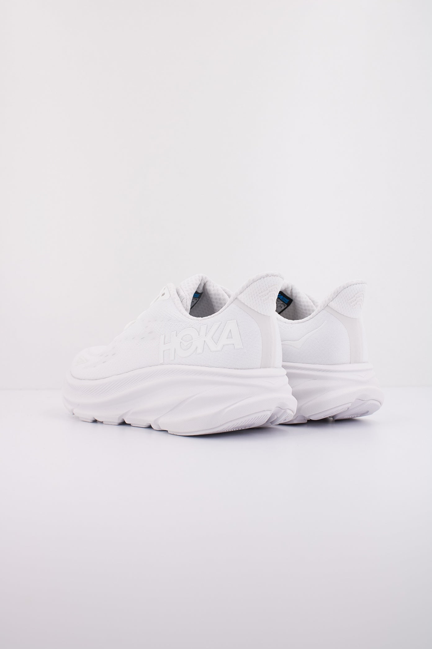 HOKA CLIFTON en color BLANCO (4)