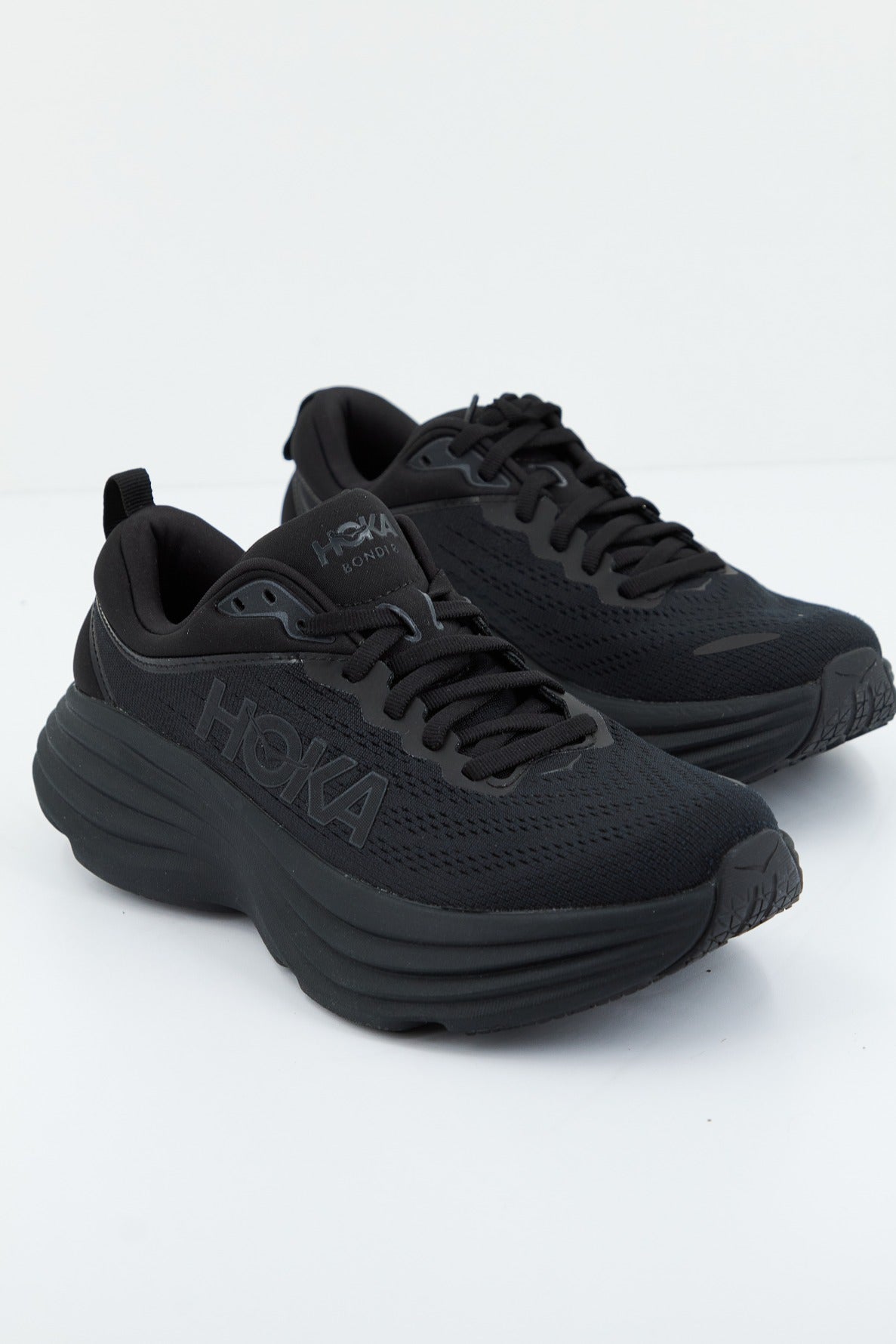 HOKA W BONDI en color NEGRO (1)