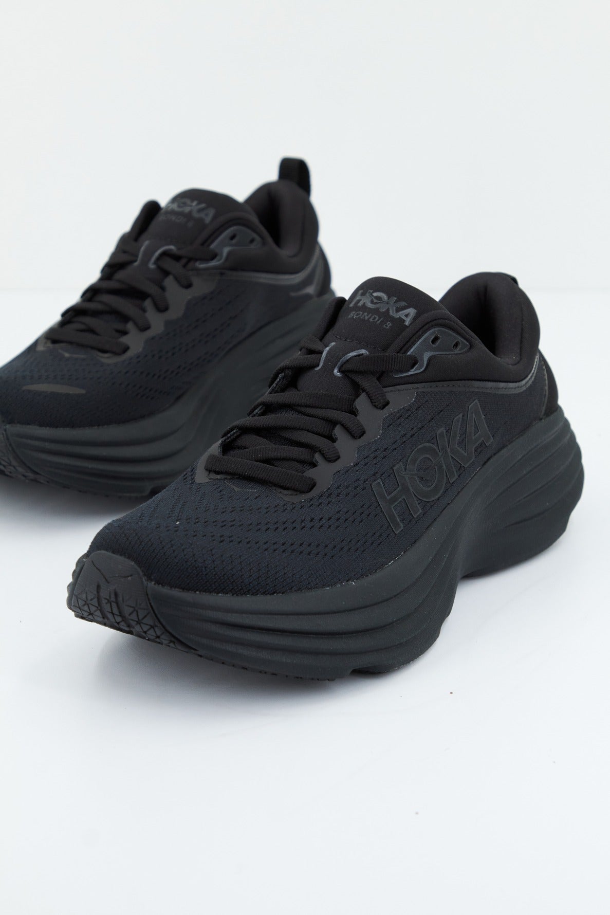 HOKA W BONDI en color NEGRO (2)