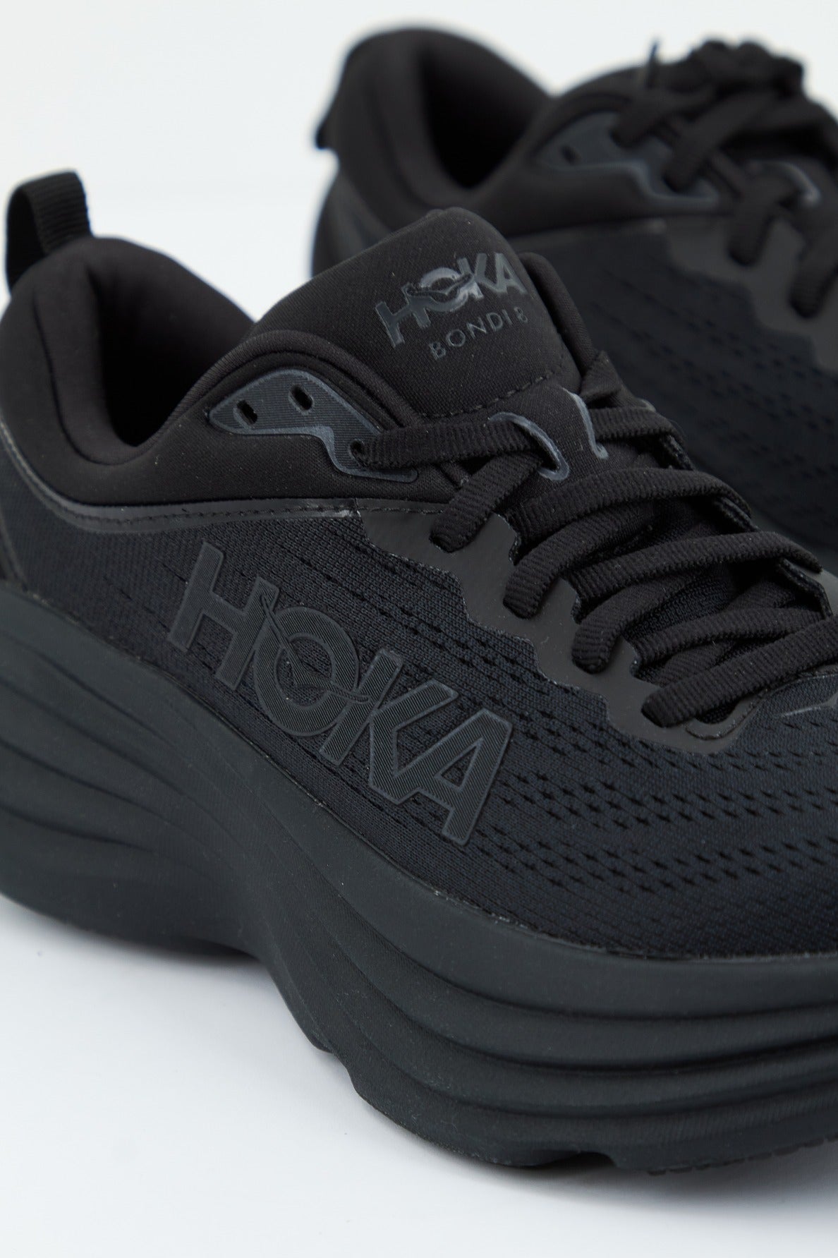 HOKA W BONDI en color NEGRO (4)