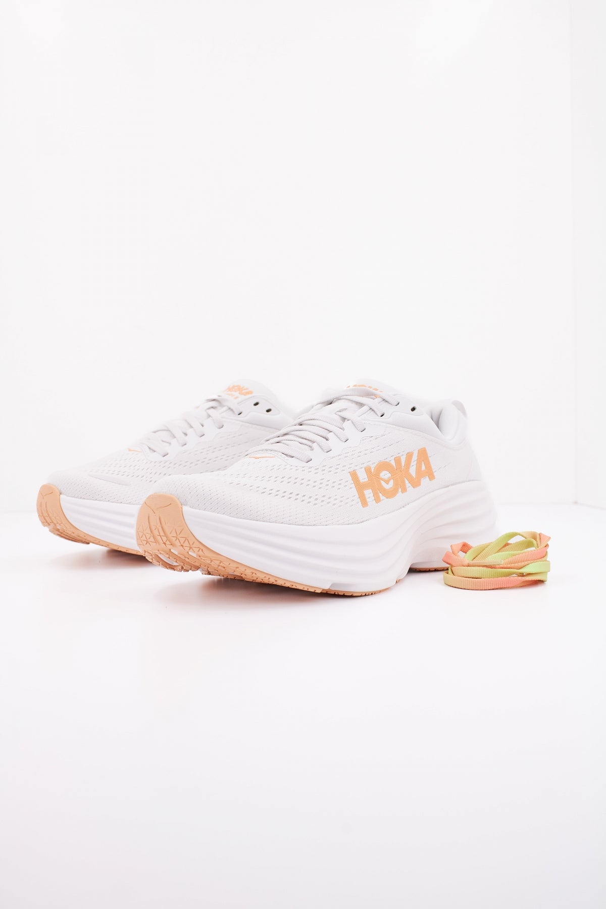 HOKA W BONDI en color BLANCO (2)