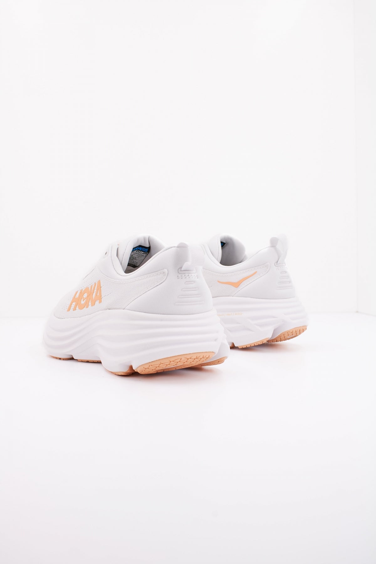 HOKA W BONDI en color BLANCO (4)