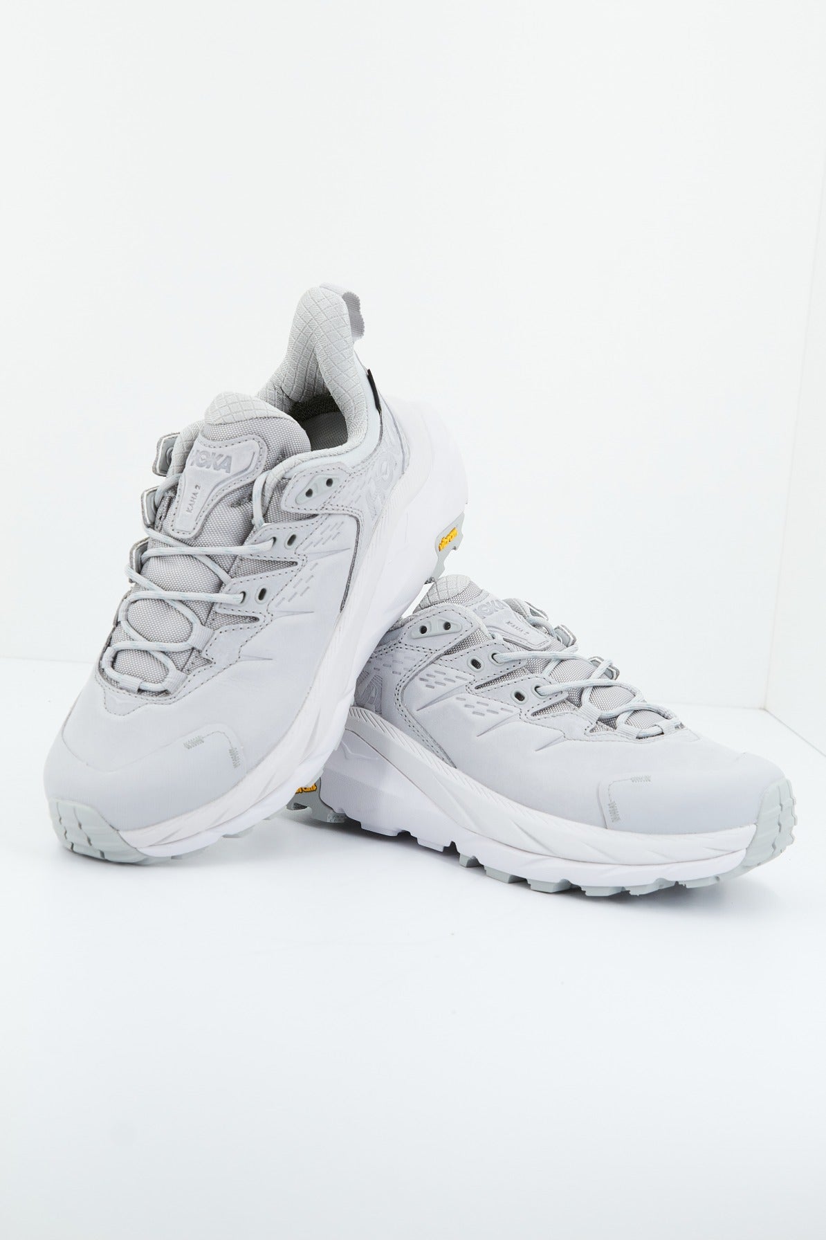 HOKA U KAHA LOW GTX en color GRIS (1)