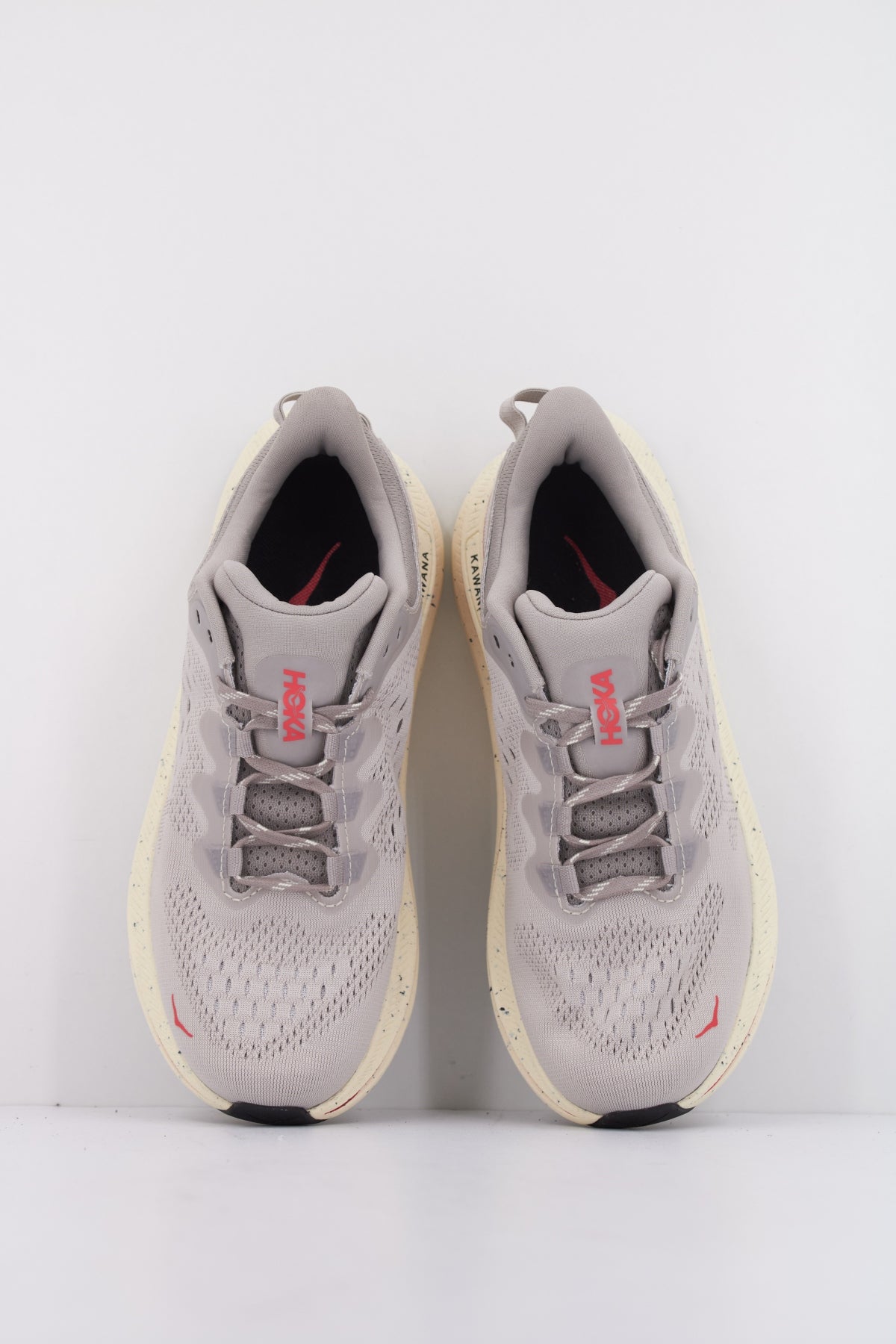 HOKA KAWANA en color GRIS (3)