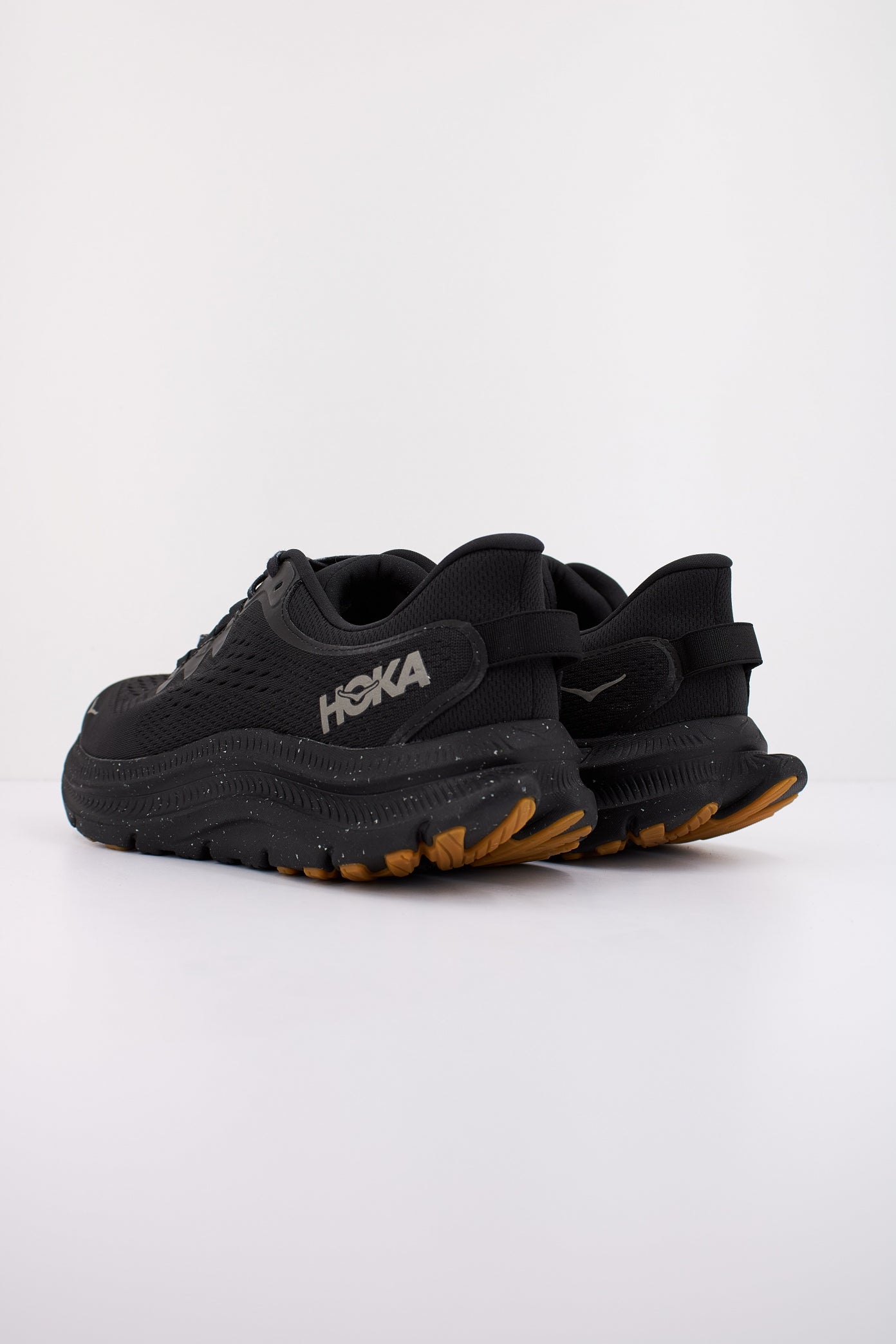 HOKA KAWANA en color NEGRO (3)