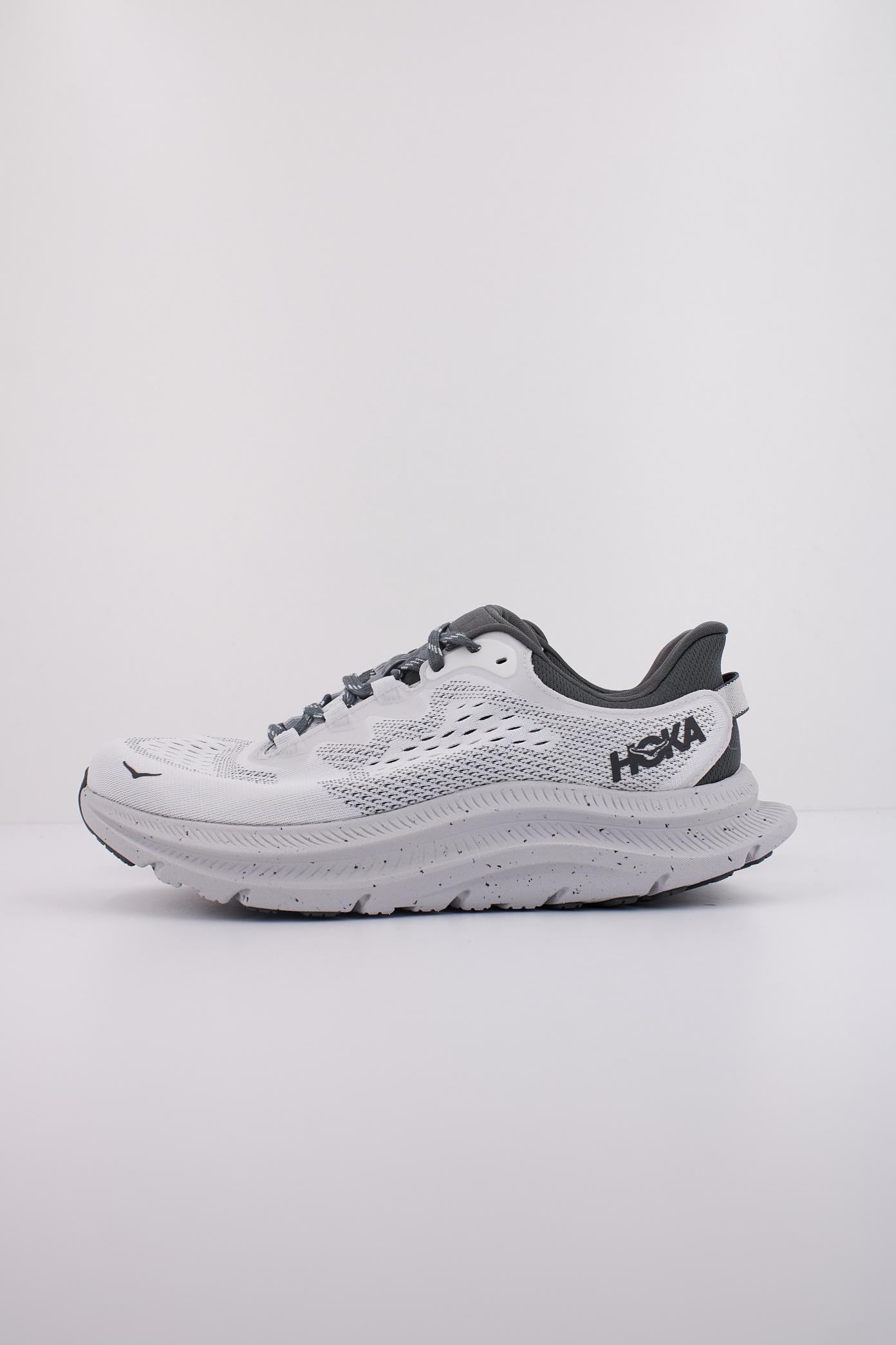 HOKA KAWANA en color GRIS (1)