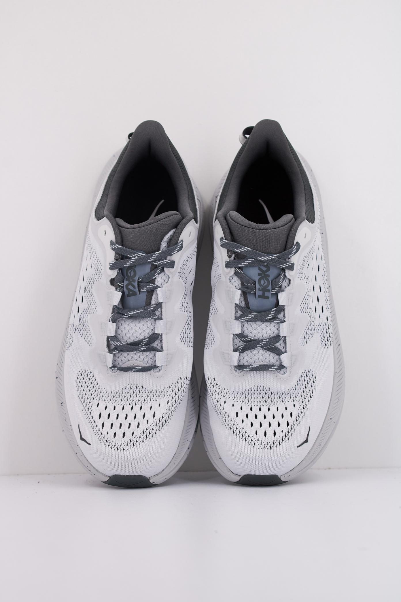 HOKA KAWANA en color GRIS (3)