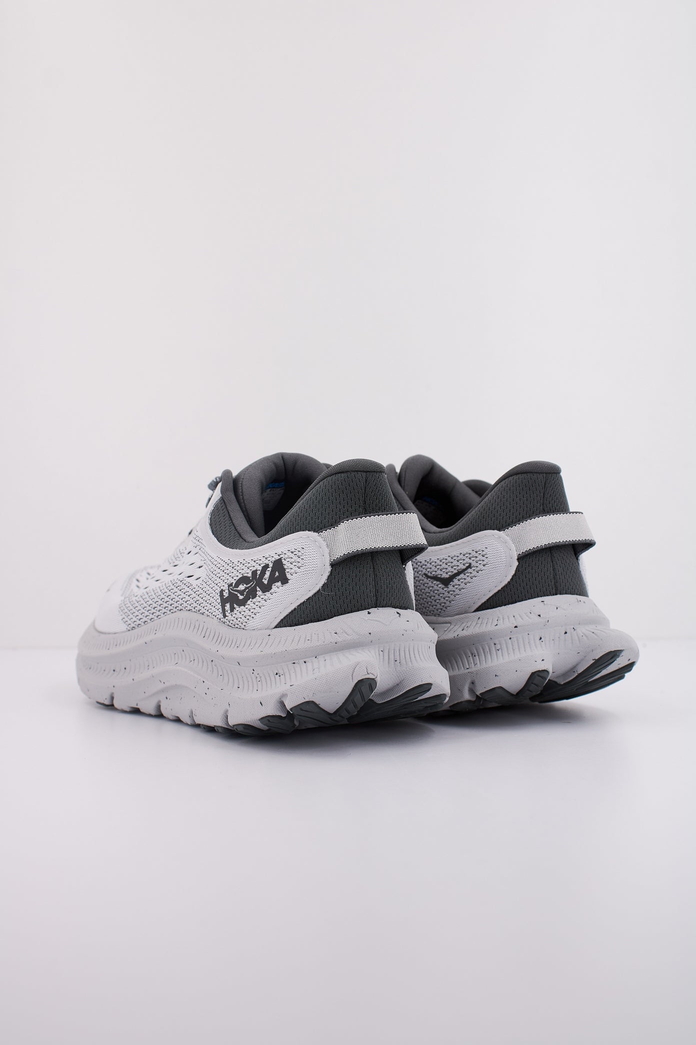 HOKA KAWANA en color GRIS (4)