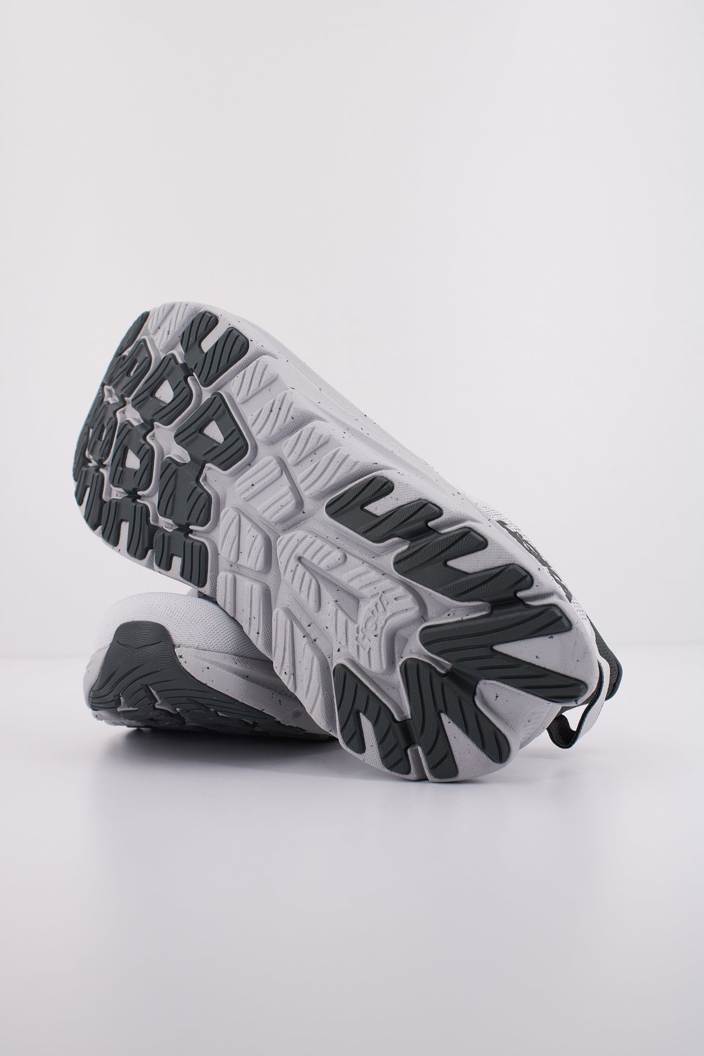 HOKA KAWANA en color GRIS (5)