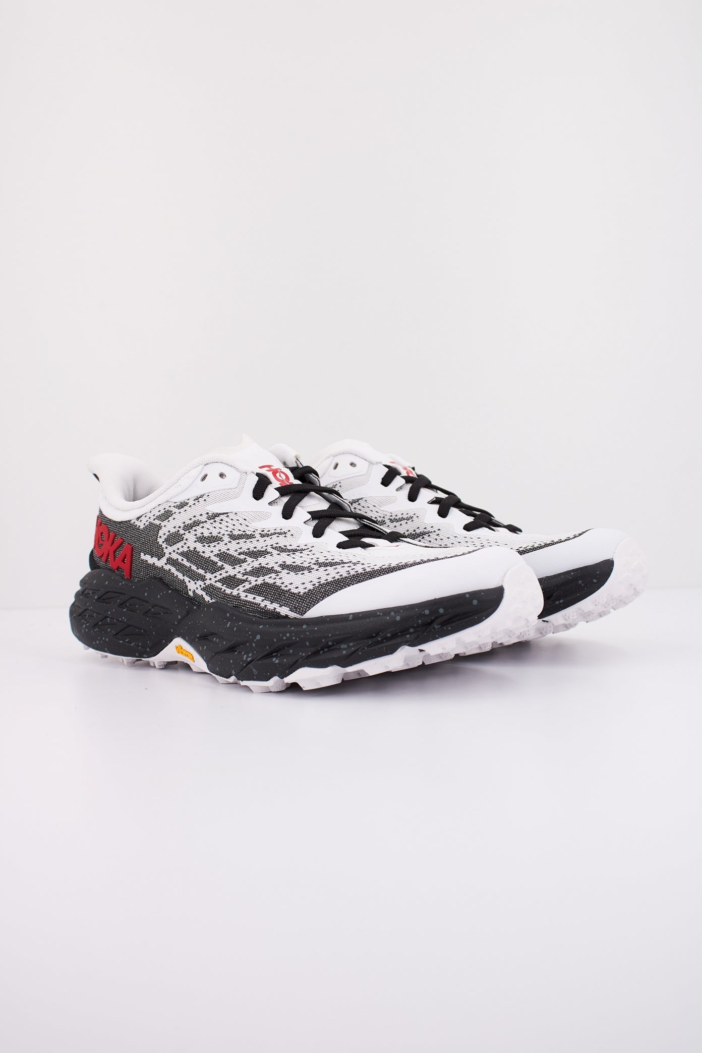 HOKA SPEEDGOAT en color BLANCO (2)