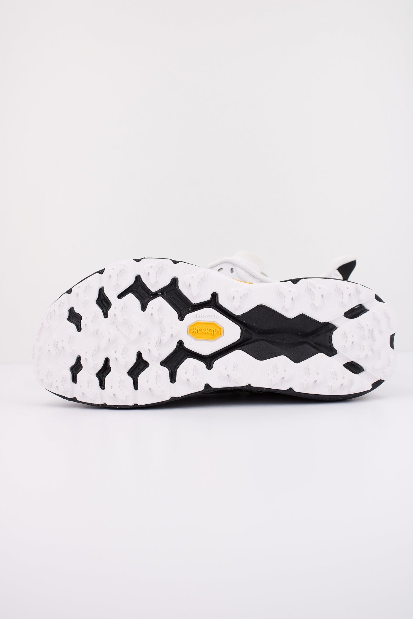 HOKA SPEEDGOAT en color BLANCO (5)