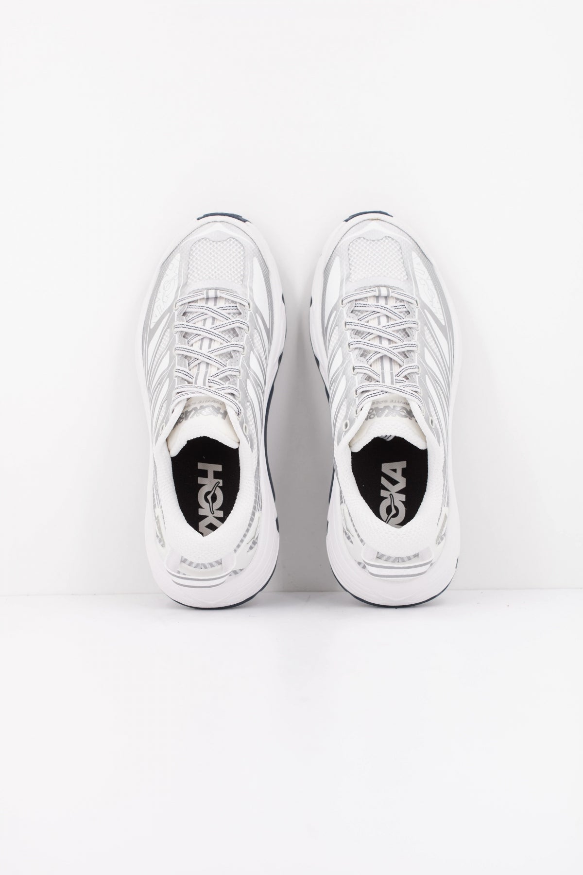 HOKA U MAFATE SPEED en color BLANCO (3)