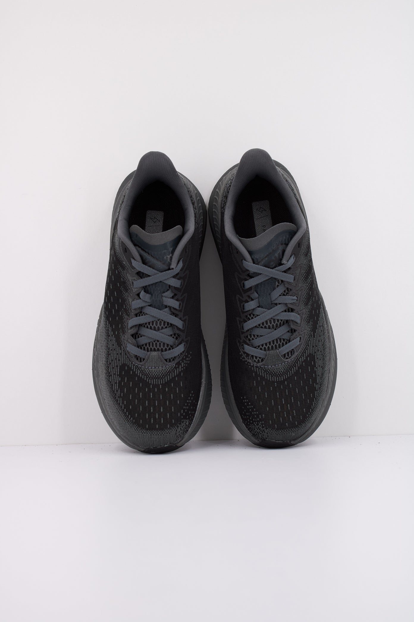 HOKA W MACH LA en color GRIS (3)