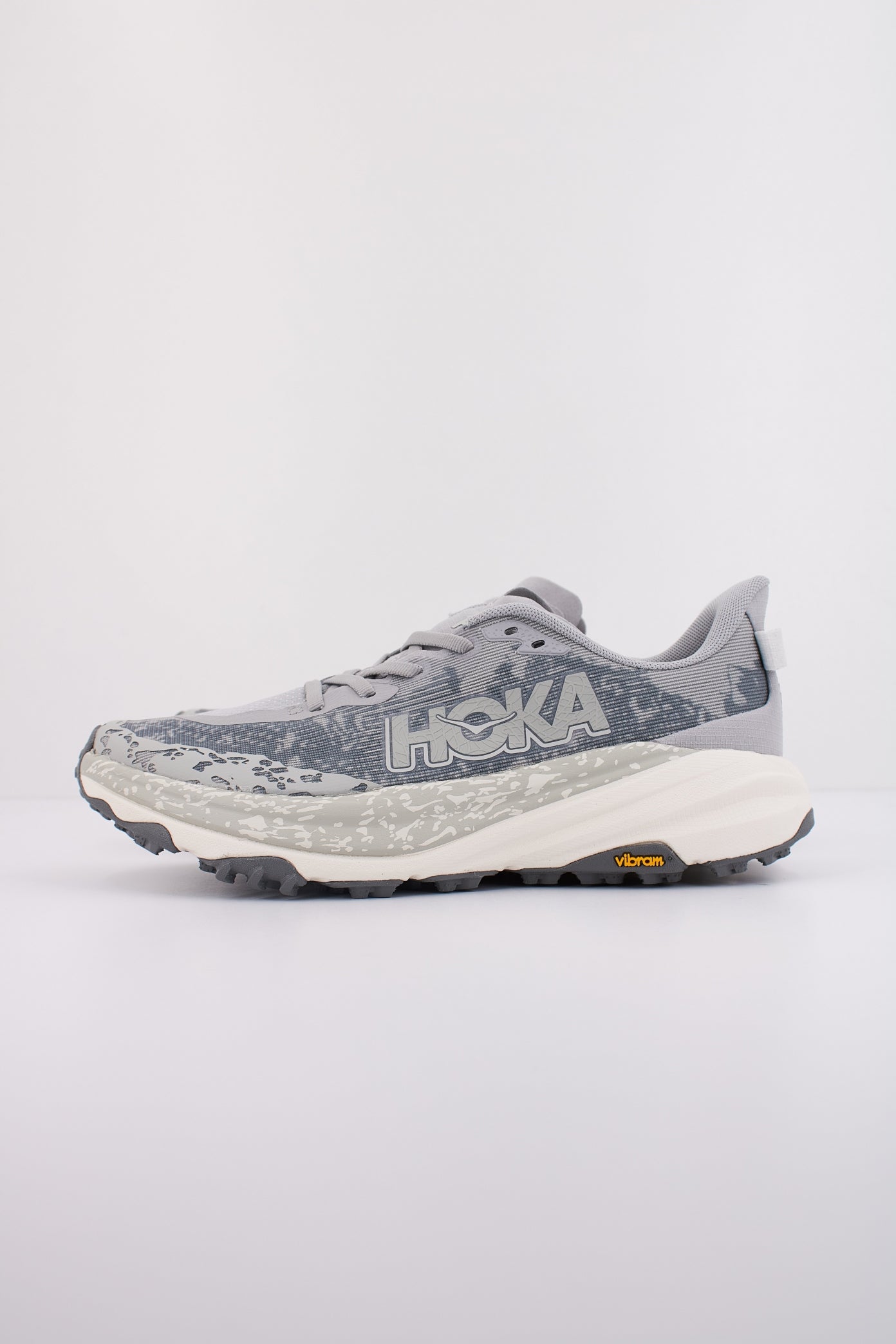 HOKA SPEEDGOAT en color GRIS (1)