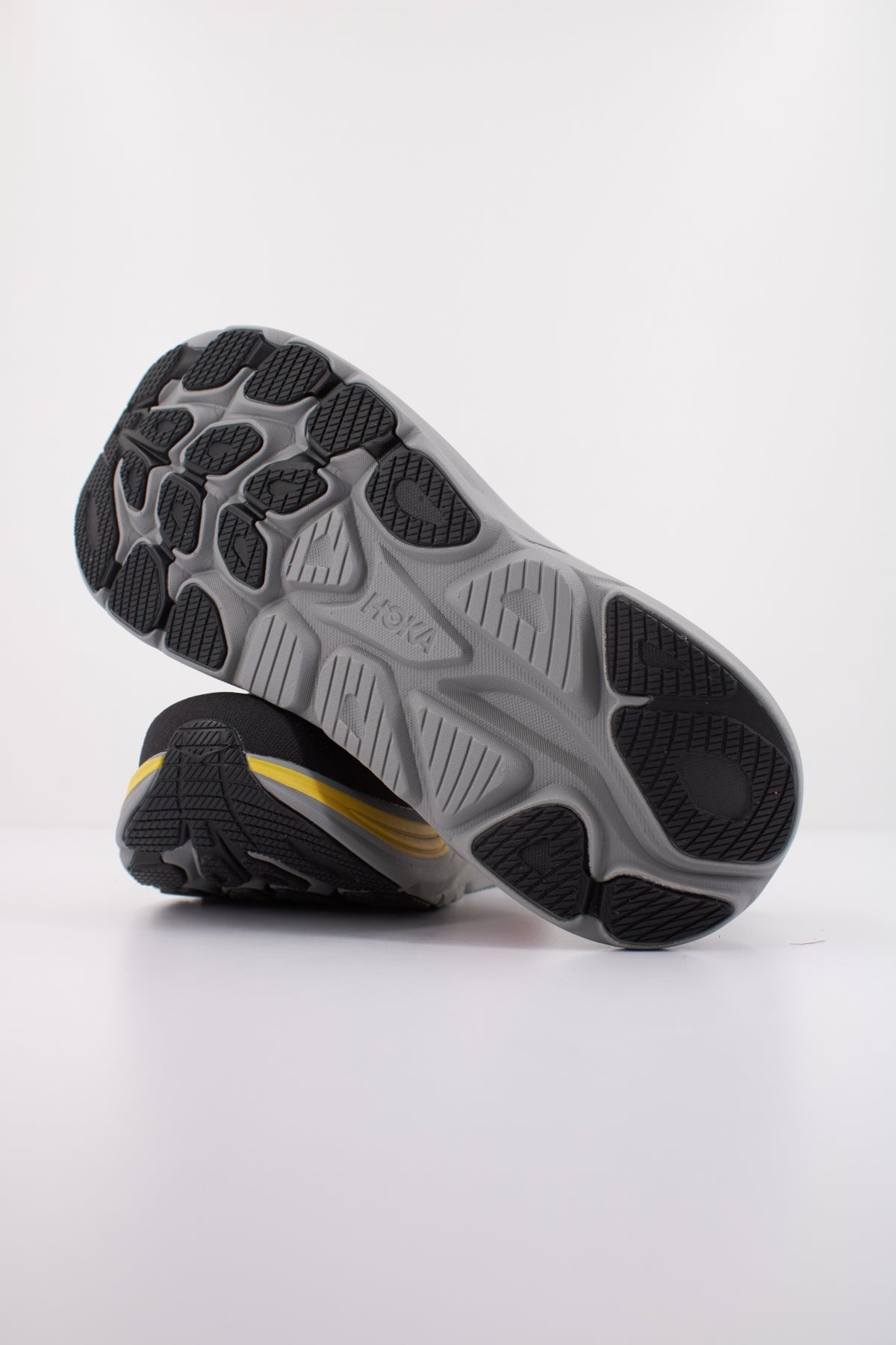 HOKA CLIFTON en color NEGRO (5)