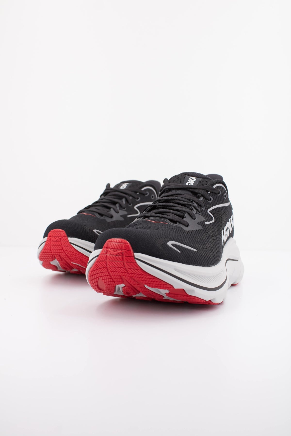 HOKA ZAPATILLA CLIFTON en color NEGRO (2)