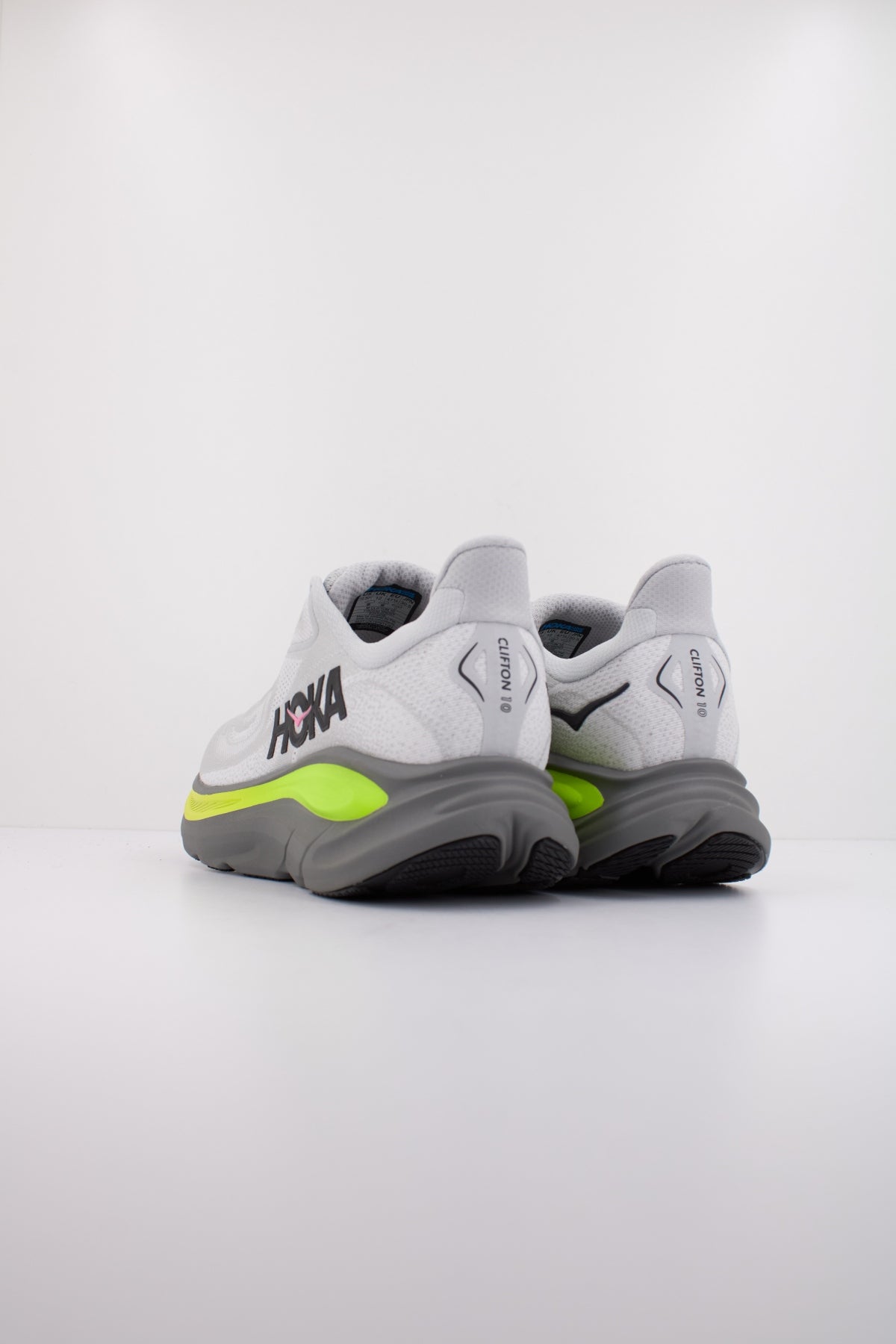 HOKA CLIFTON en color GRIS (4)