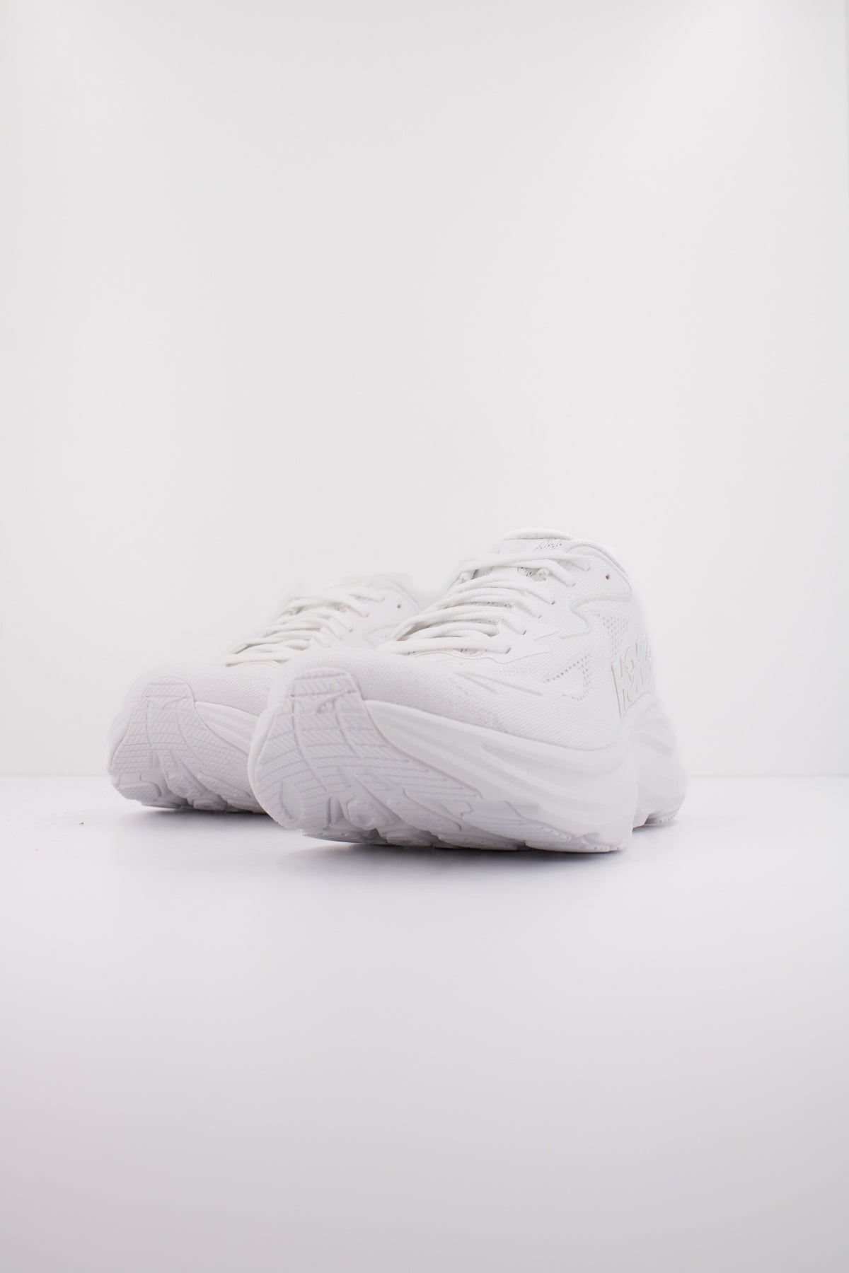 HOKA CLIFTON en color BLANCO (2)