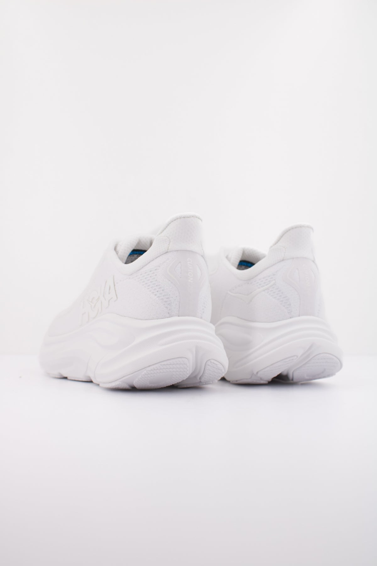 HOKA CLIFTON en color BLANCO (4)