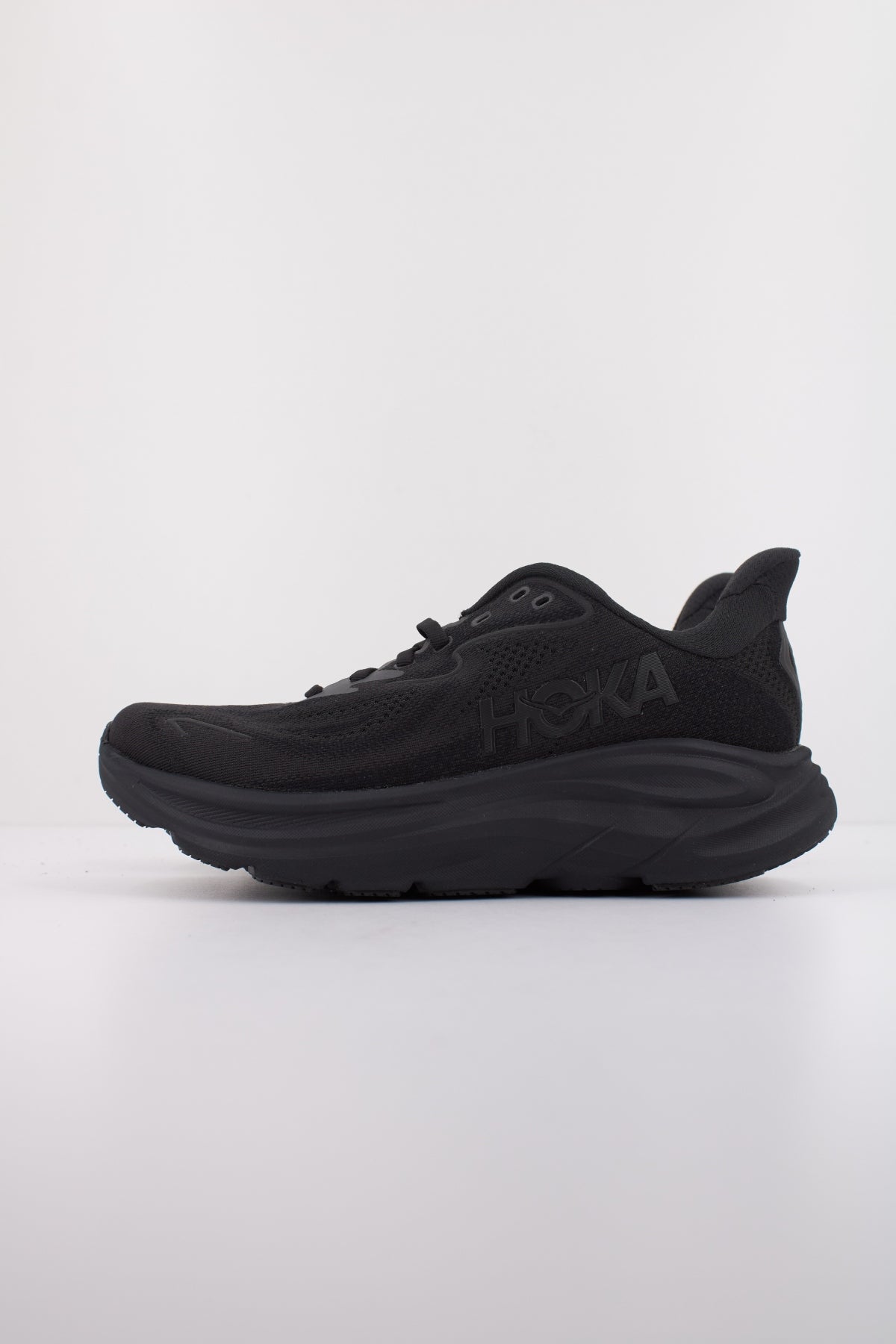 HOKA W CLIFTON en color NEGRO (1)