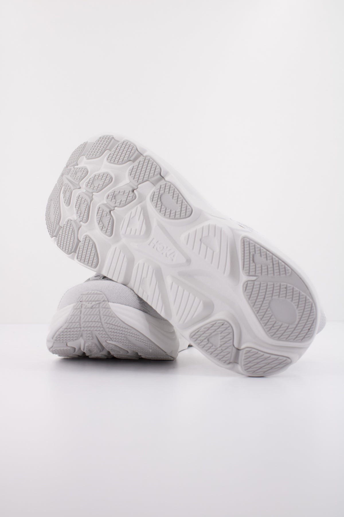 HOKA W CLIFTON en color GRIS (5)