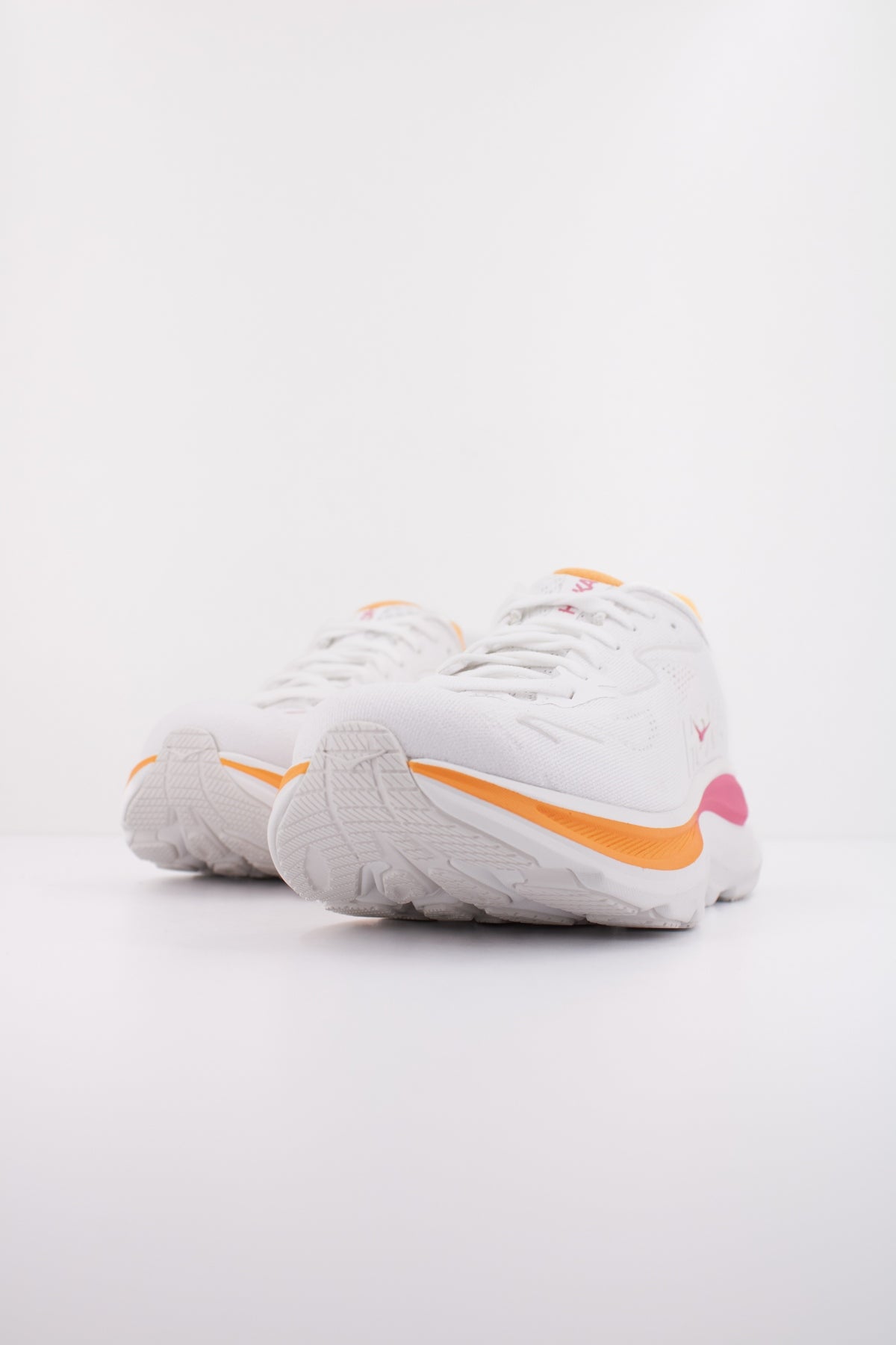 HOKA W CLIFTON en color BLANCO (2)